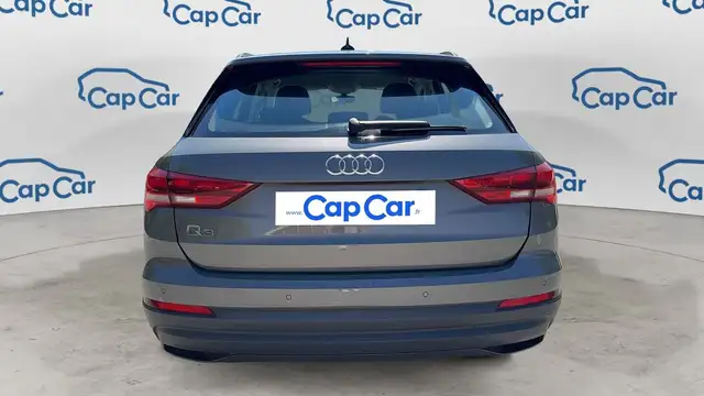 Audi Q3 view 3