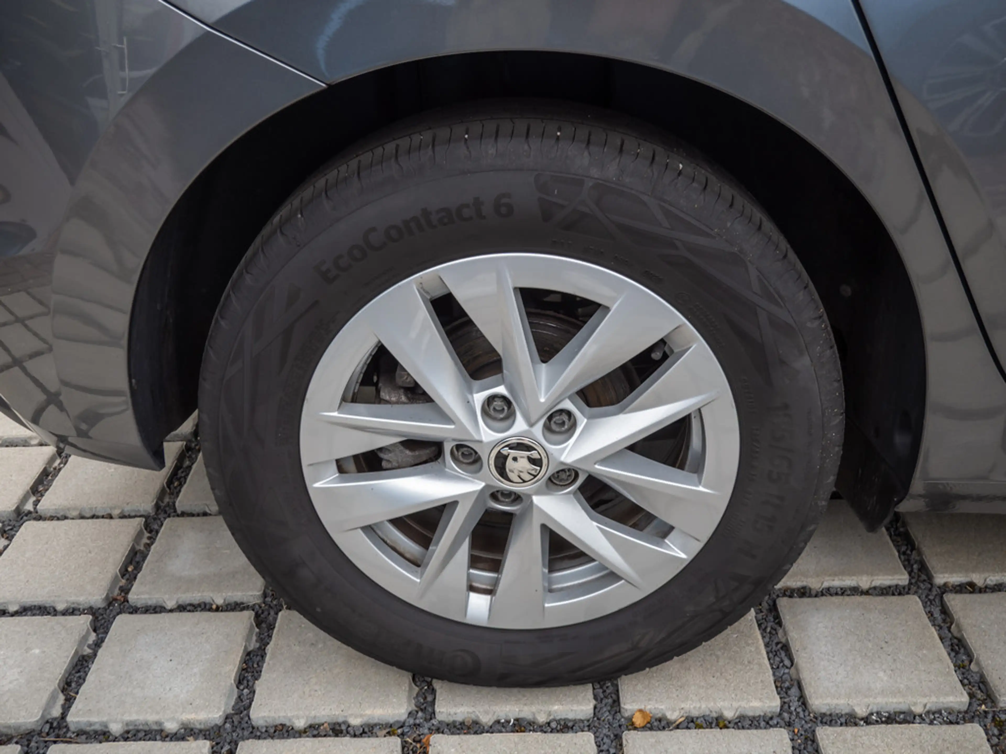 Skoda Fabia 1.0 TSI Ambition SHZ KAMERA AHK ACC LED — photo 6