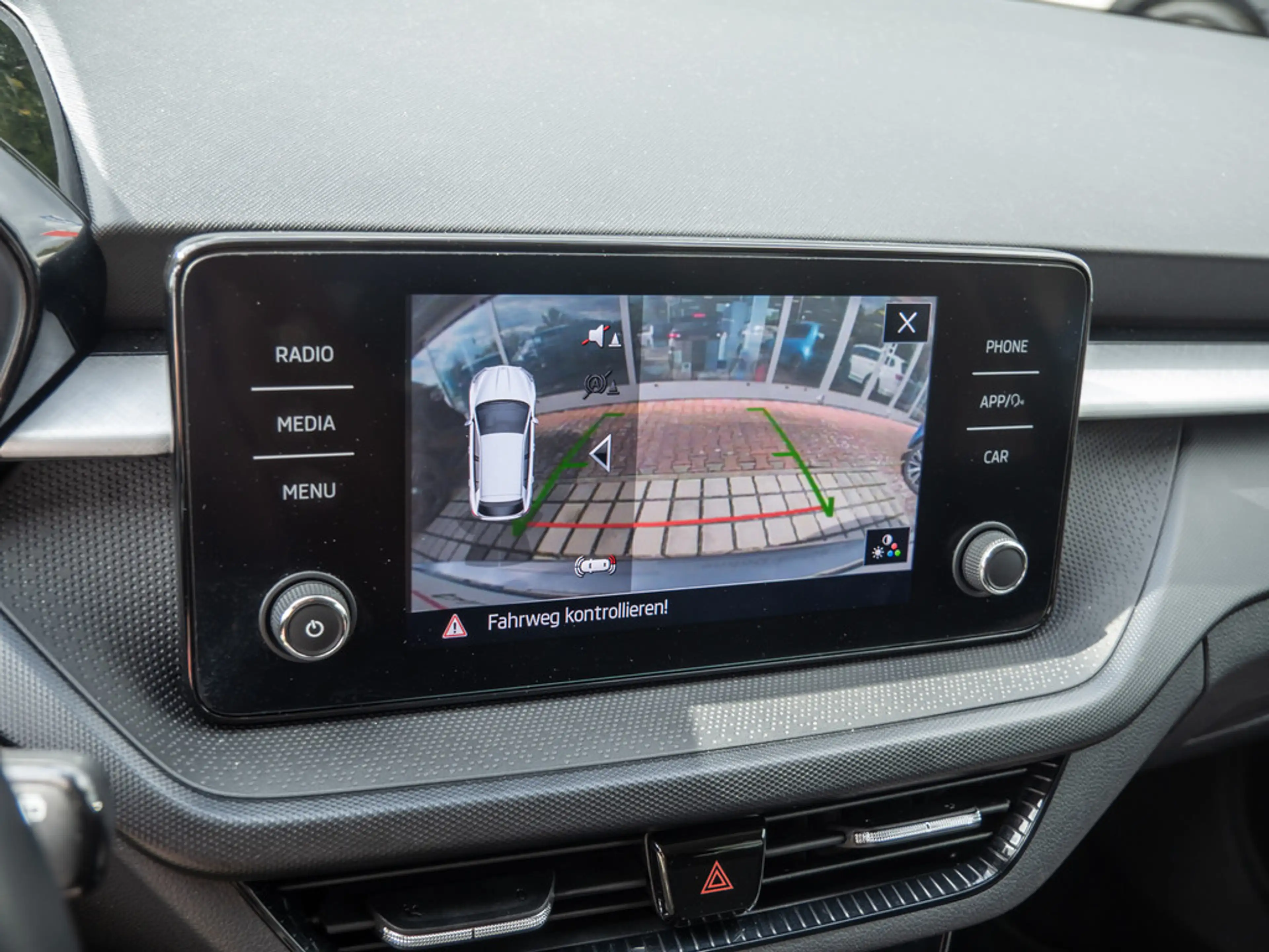 Skoda Fabia 1.0 TSI Ambition SHZ KAMERA AHK ACC LED — photo 11
