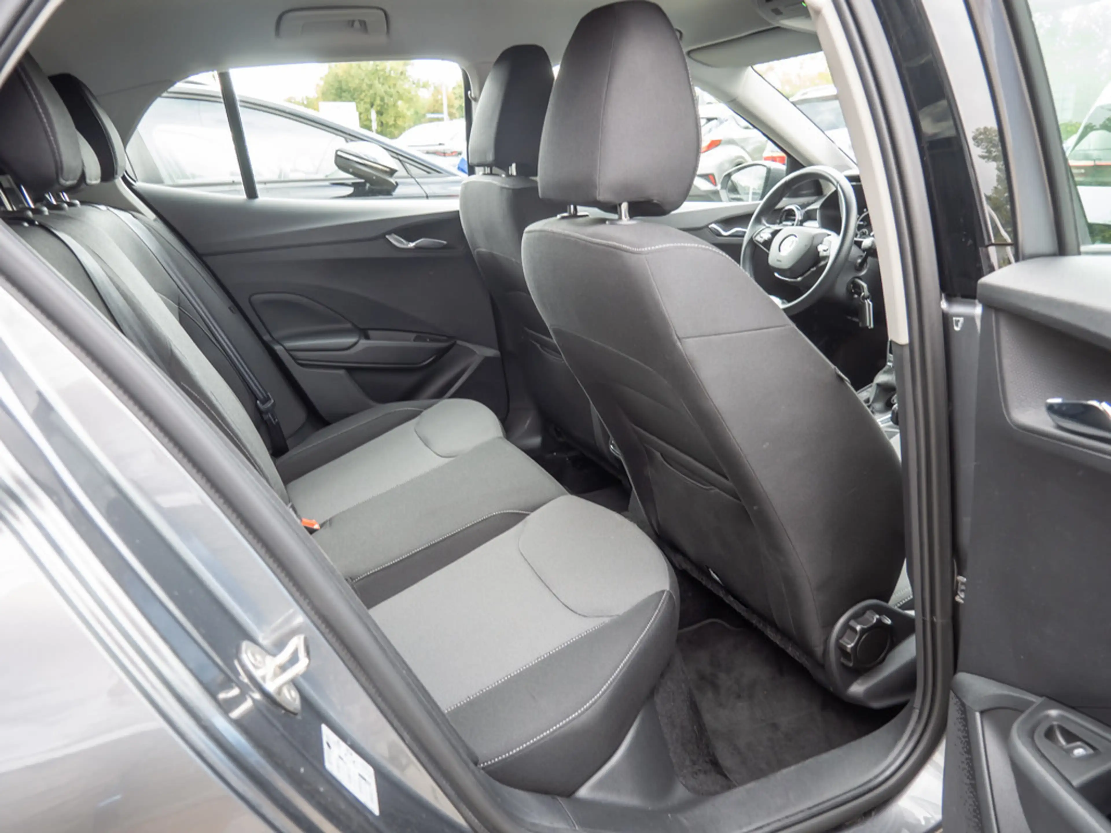 Skoda Fabia 1.0 TSI Ambition SHZ KAMERA AHK ACC LED — photo 5