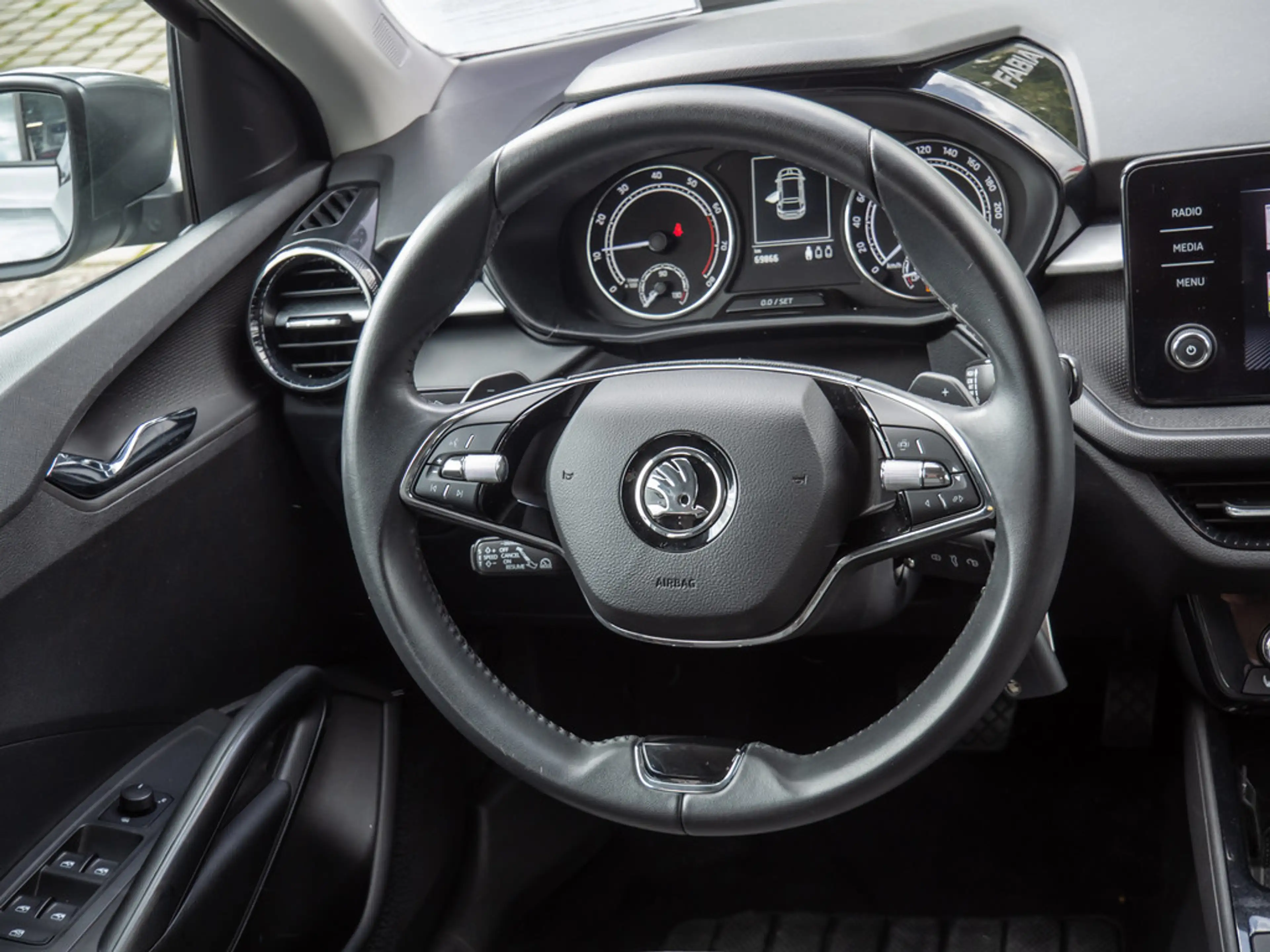 Skoda Fabia 1.0 TSI Ambition SHZ KAMERA AHK ACC LED — photo 8