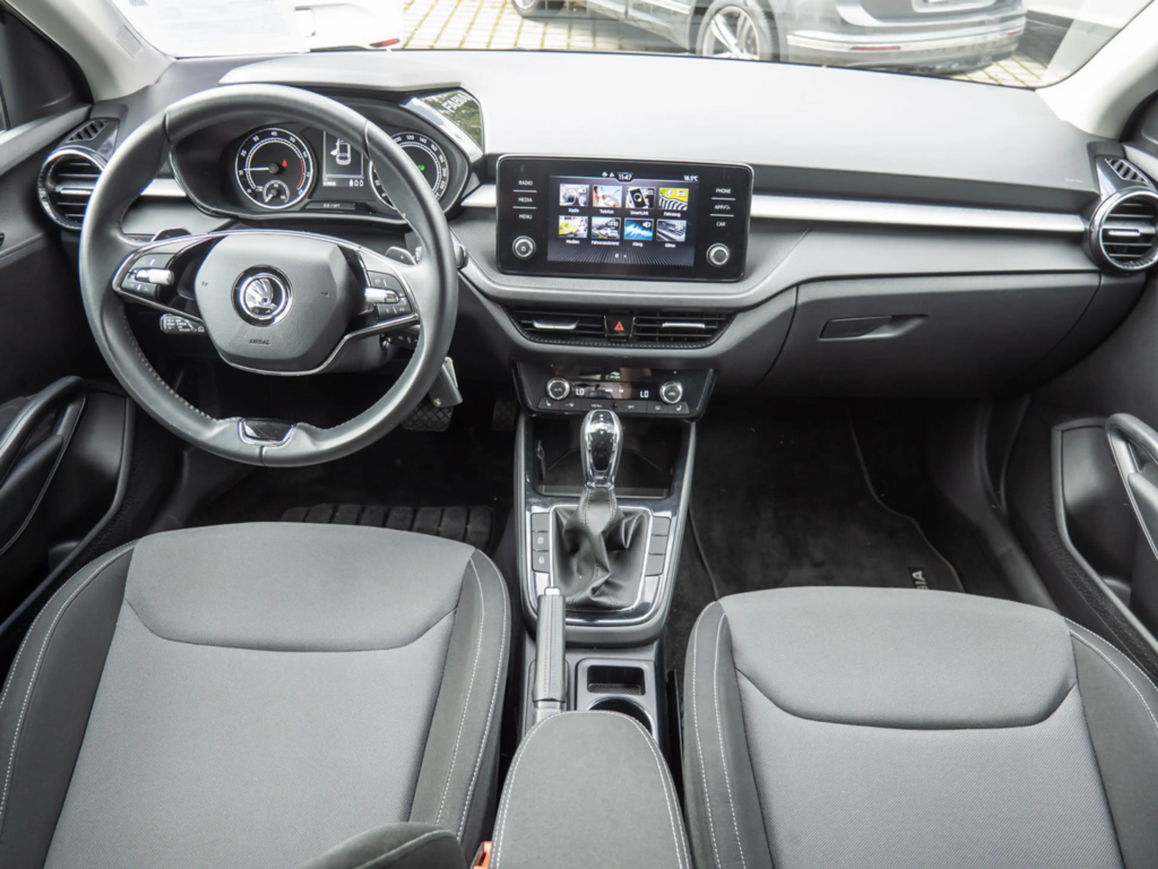 Skoda Fabia 1.0 TSI Ambition SHZ KAMERA AHK ACC LED — photo 7