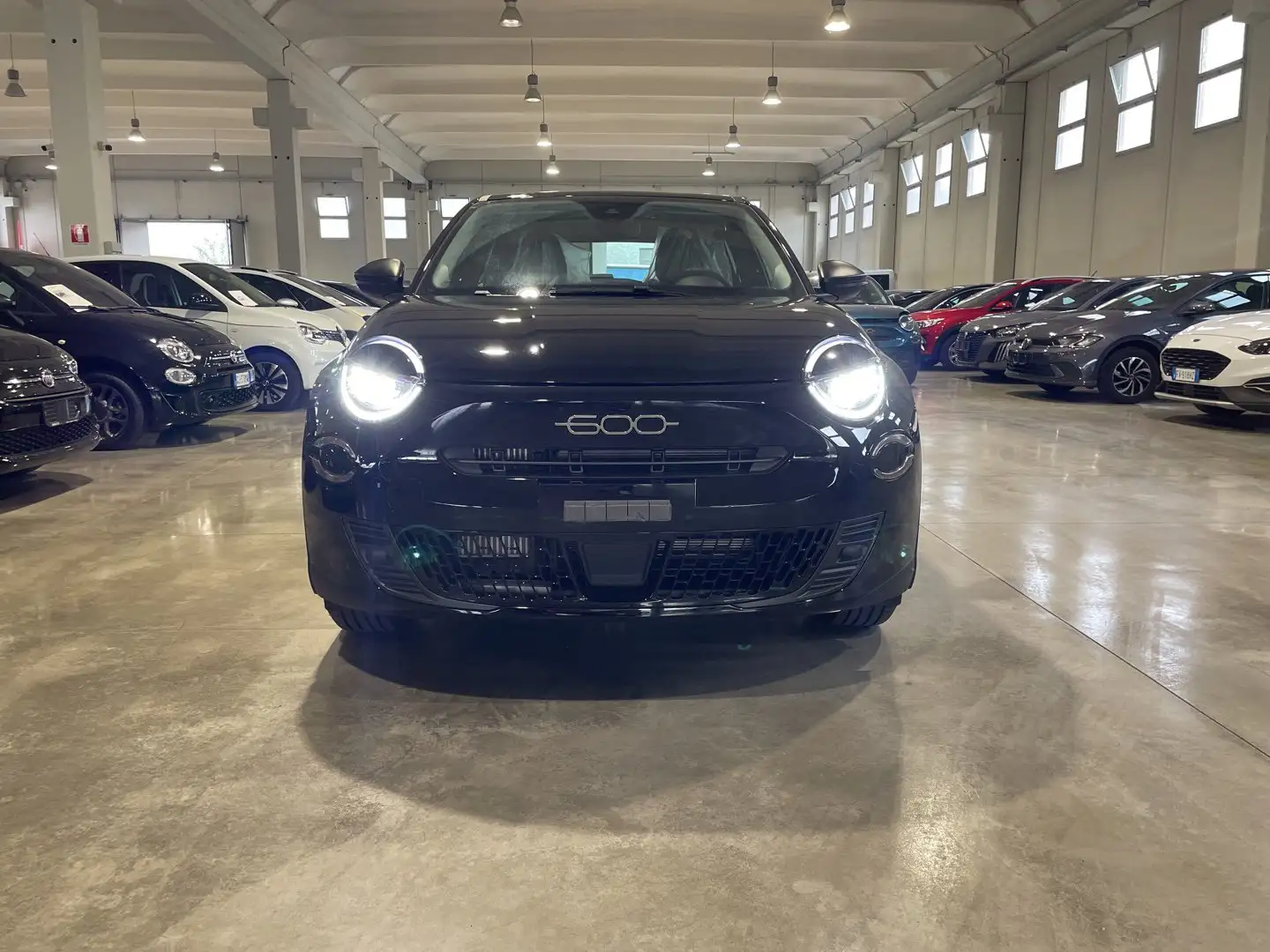 Fiat 600 600 Hybrid 110 CV DCT MHEV Pop Schwarz - 2