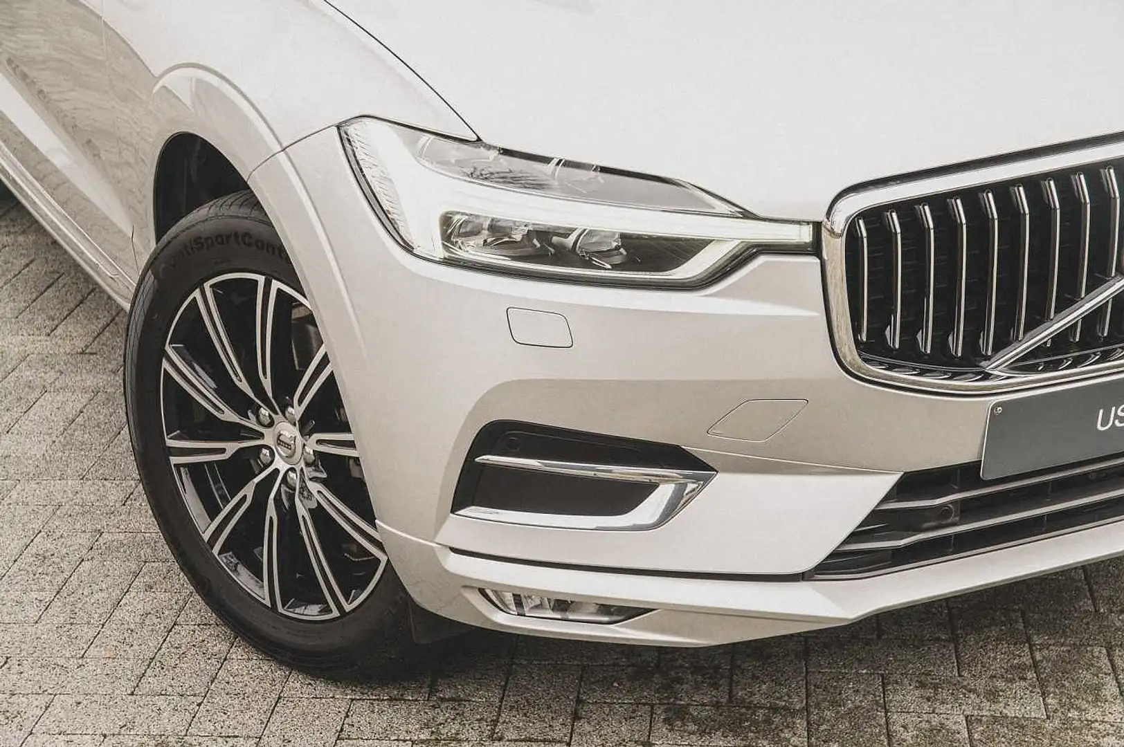 Volvo XC60 D4 AWD Geartronic Inscription Zilver - 2