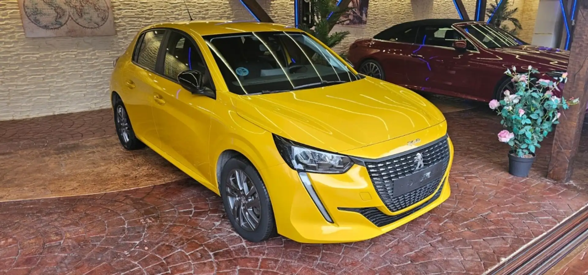 Peugeot 208 1.2 Puretech S&S Active Pack EAT8 100 Amarillo - 1