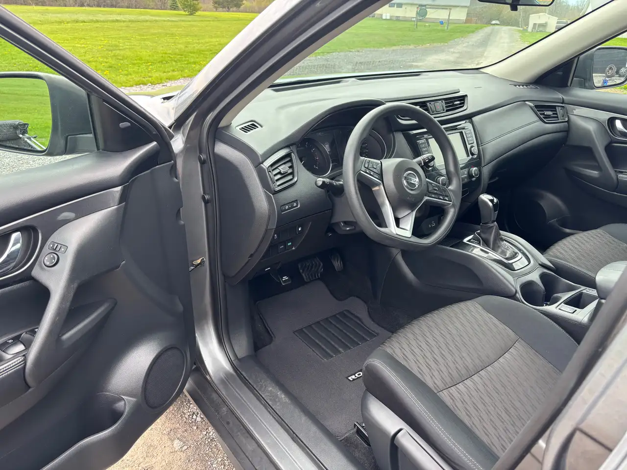 Nissan Rogue снимка Nissan Rogue