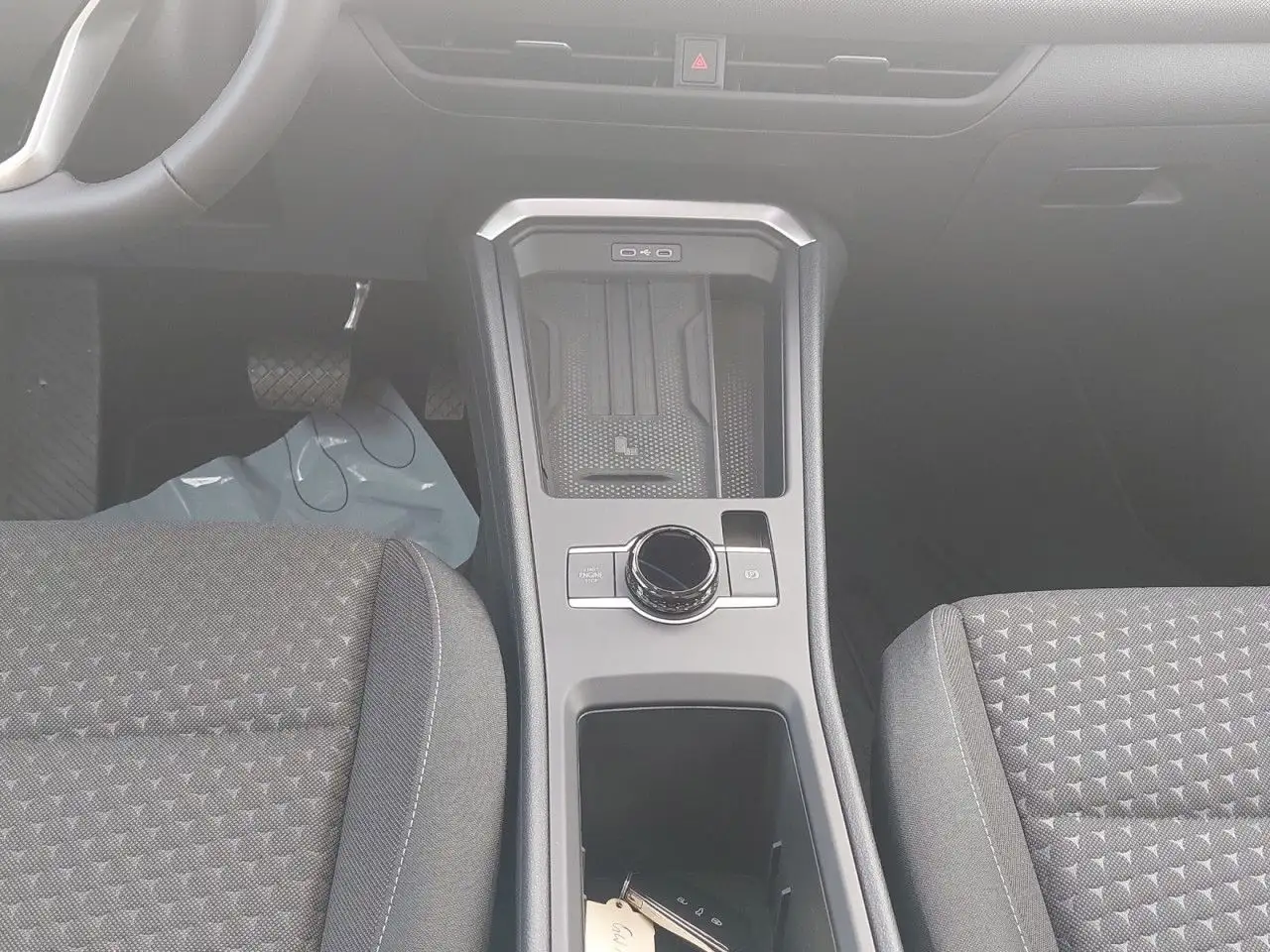 Volkswagen T-Roc T ROC 1.5 eTSI DSG LIFE CARPLAY RFK CLIMATRONIC AC 13