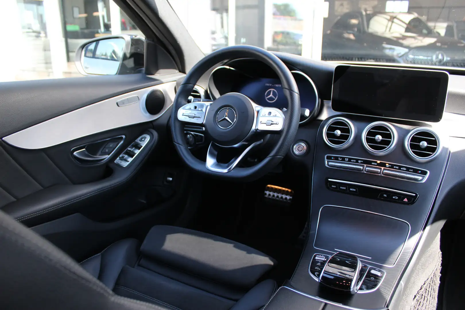 Mercedes-Benz C 200 d Business Solution AMG | Carplay | Camera | Cruis Grijs - 2