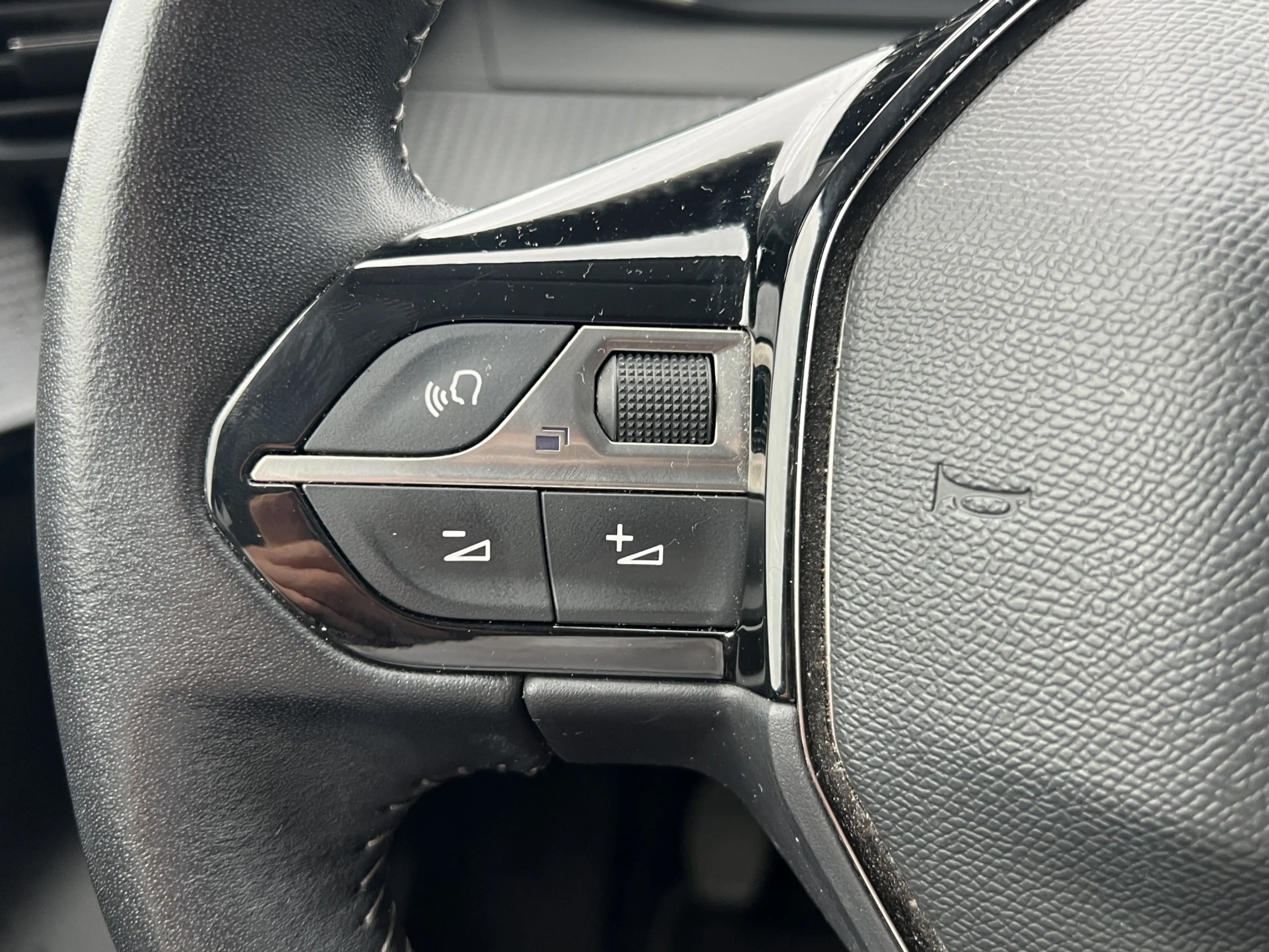 Peugeot 208 1.2 PureTech Active Pack LED | Parkeersensoren | F — photo 13