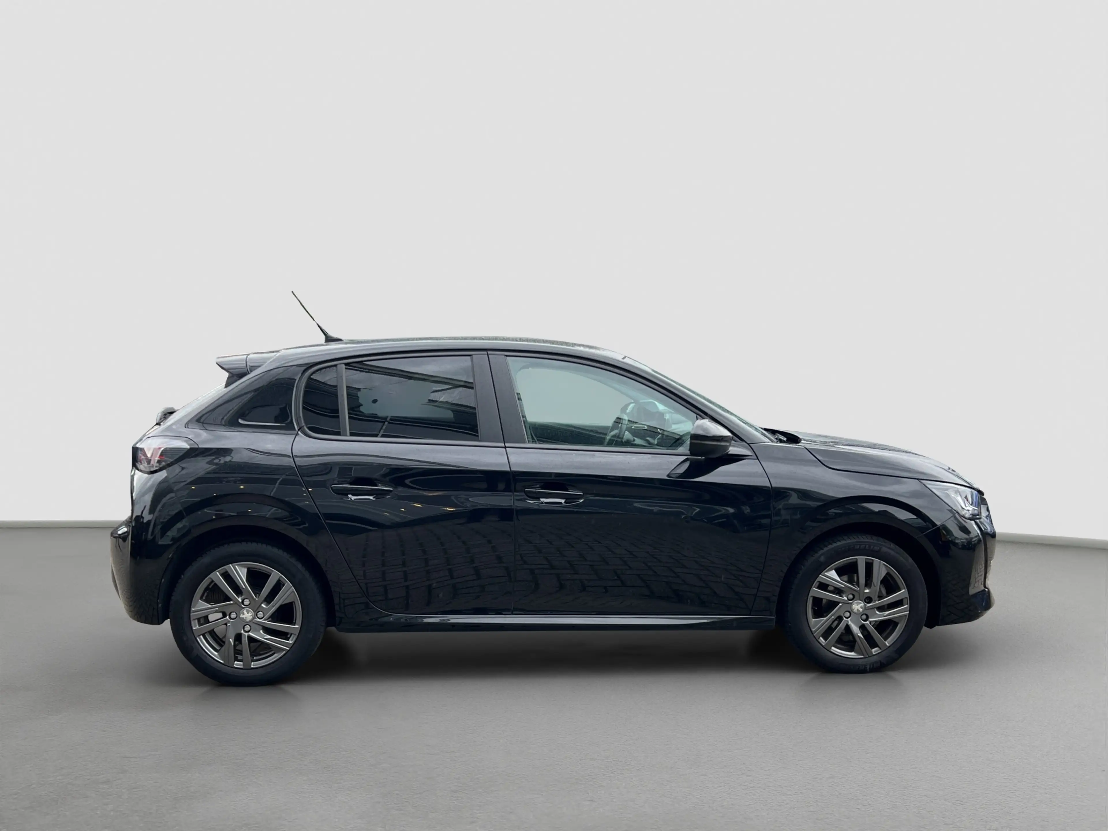 Peugeot 208 1.2 PureTech Active Pack LED | Parkeersensoren | F — photo 3
