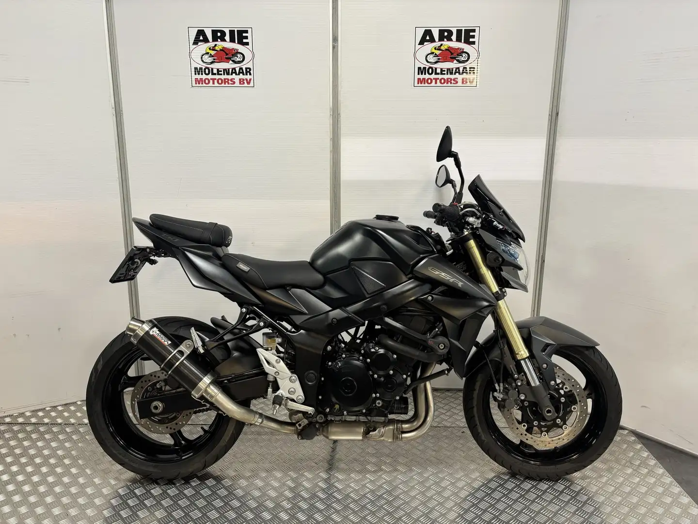 Suzuki GSR 750 Zwart - 1