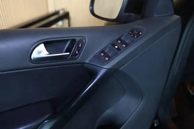 Volkswagen Tiguan view 13