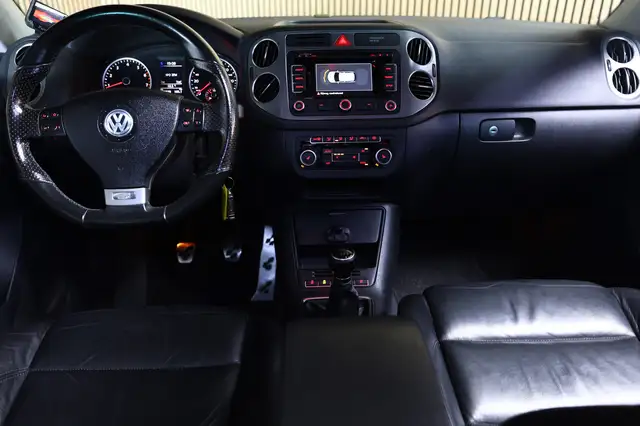 Volkswagen Tiguan view 2