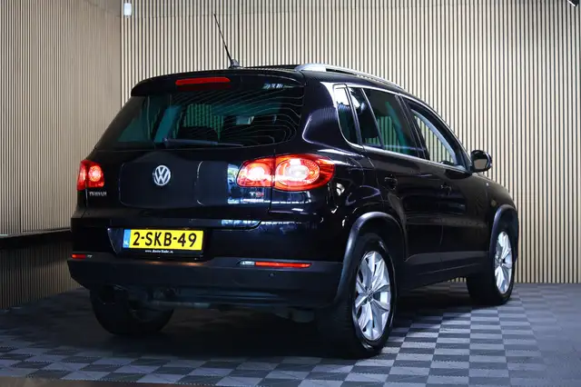 Volkswagen Tiguan view 3