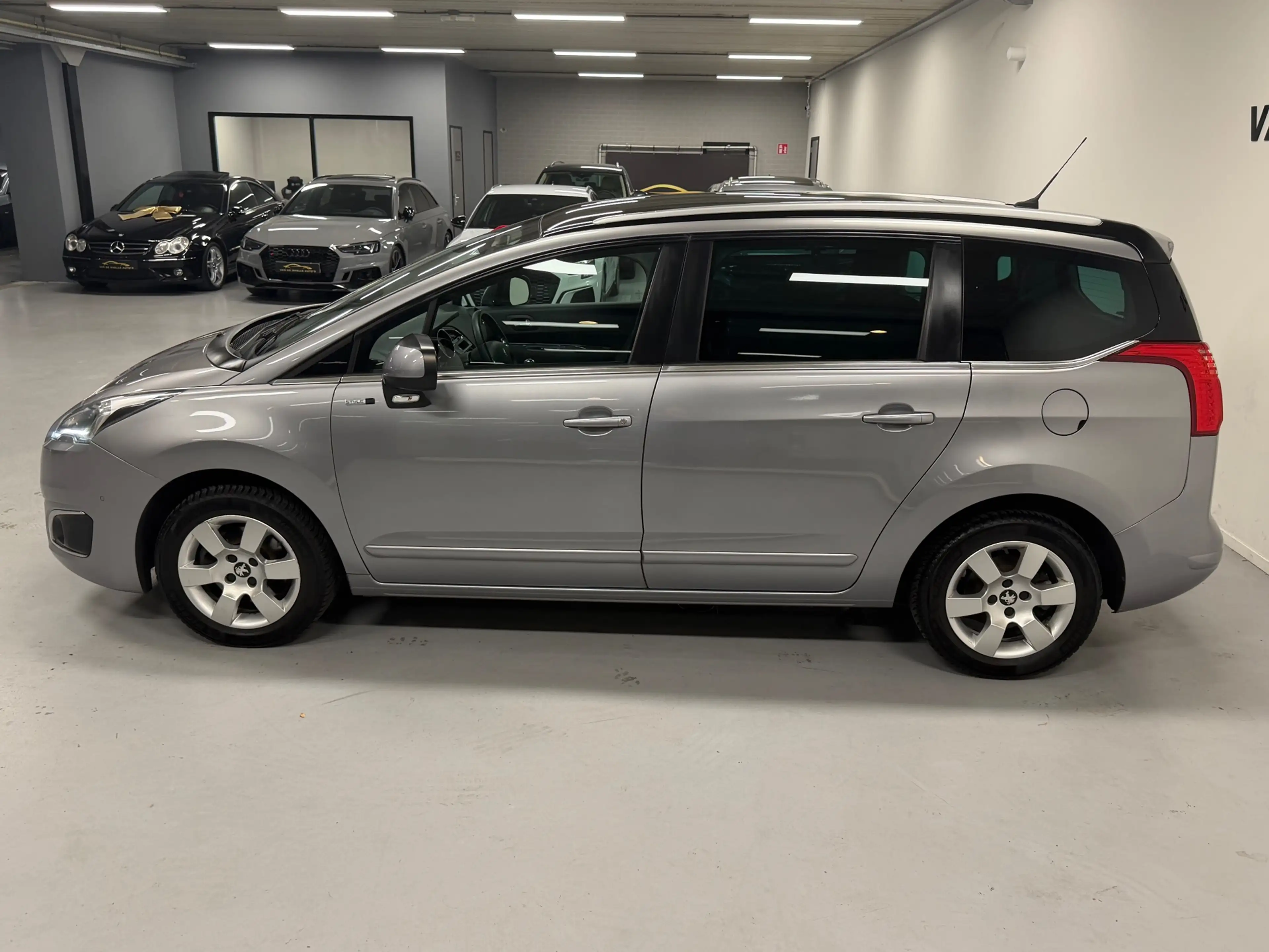 Peugeot 5008 1.2 PureTech Style 7p. CAMERA/PDC/TREKHAAK/PANO — photo 5