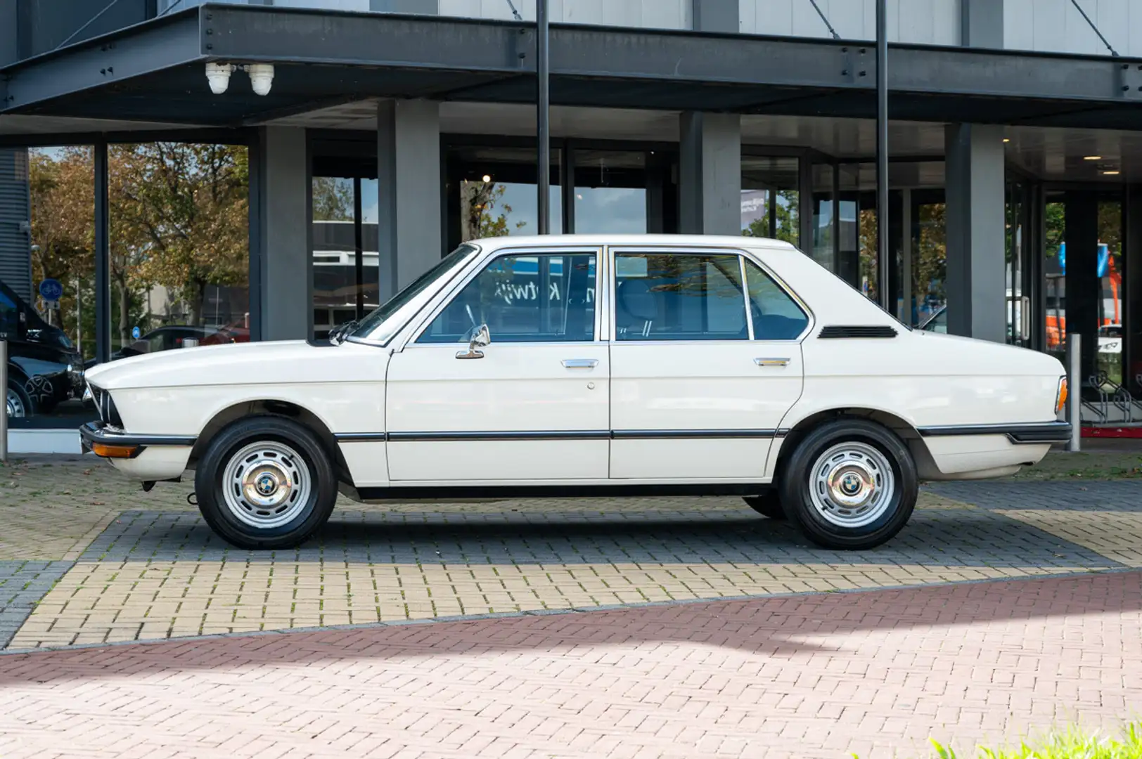 BMW 520 5-SERIE ( E12 ) Wit - 2