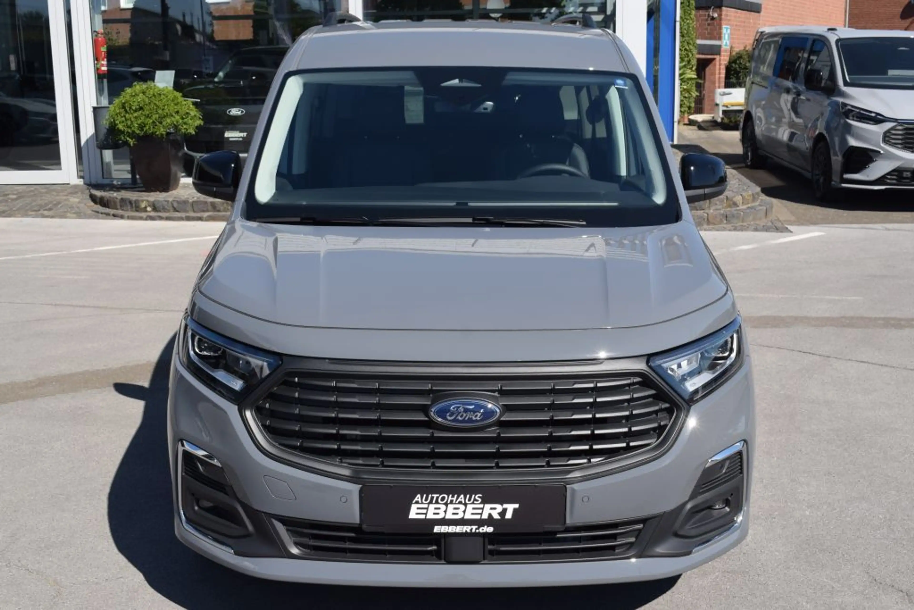 Ford Grand Tourneo Connect Titanium 1.5 PHEV. AHK,LED — photo 3