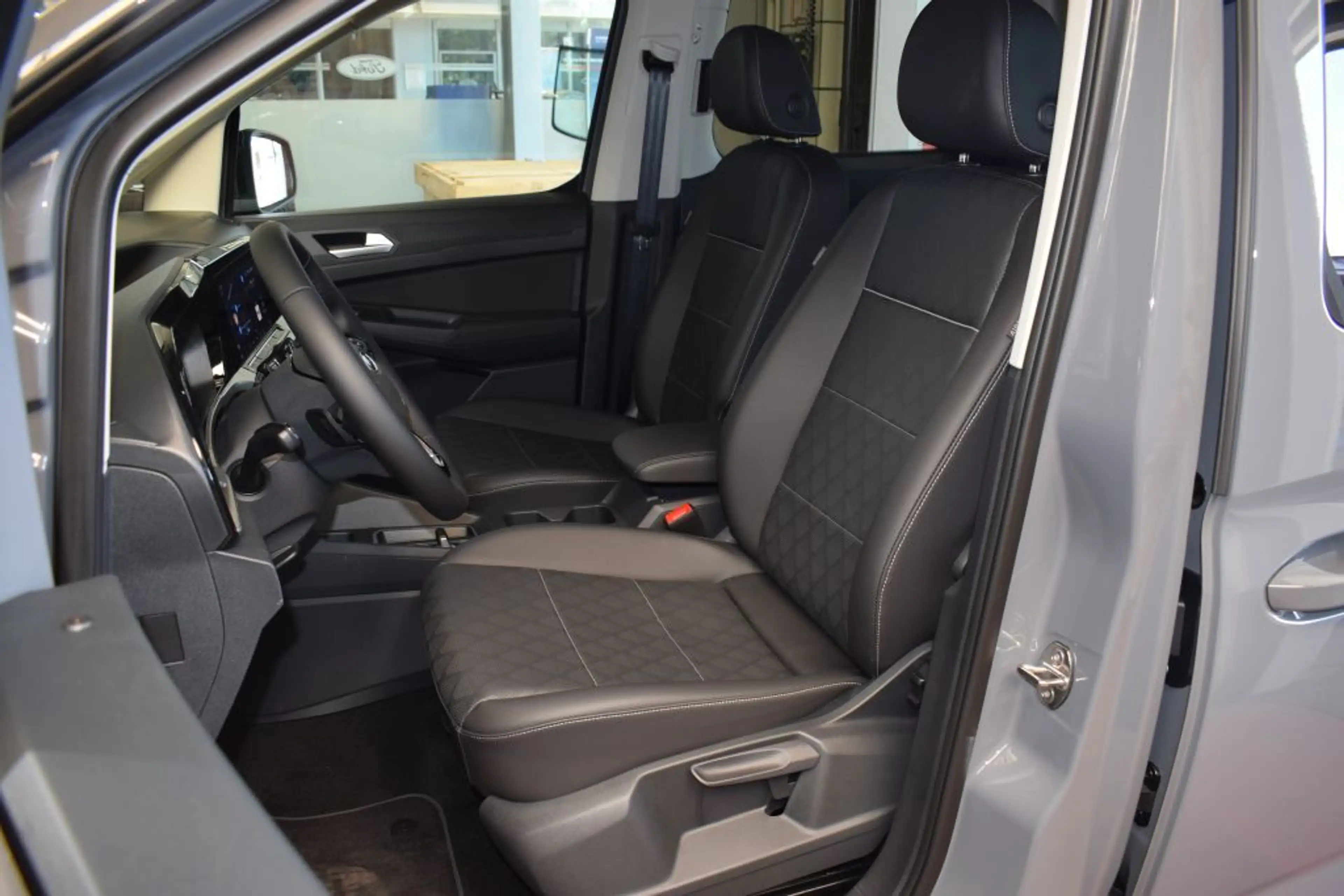 Ford Grand Tourneo Connect Titanium 1.5 PHEV. AHK,LED — photo 9