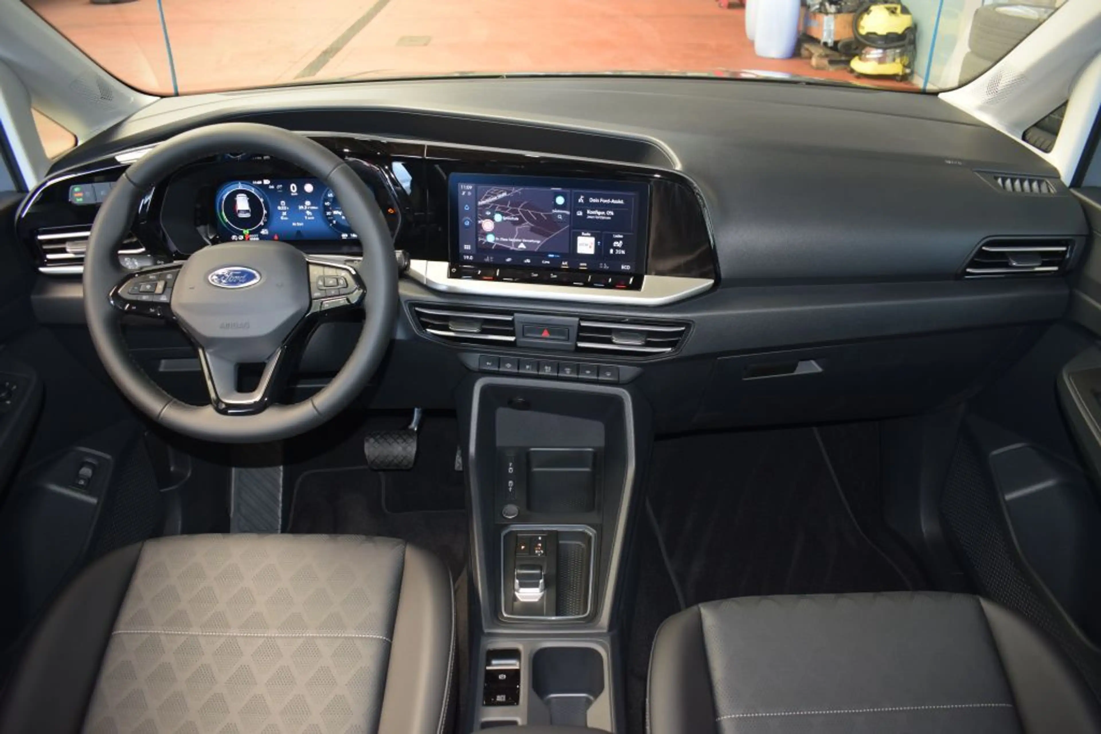 Ford Grand Tourneo Connect Titanium 1.5 PHEV. AHK,LED — photo 13