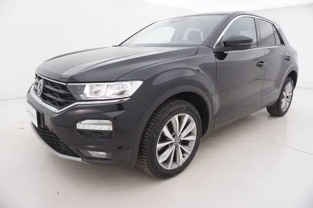 Volkswagen T-Roc view 9