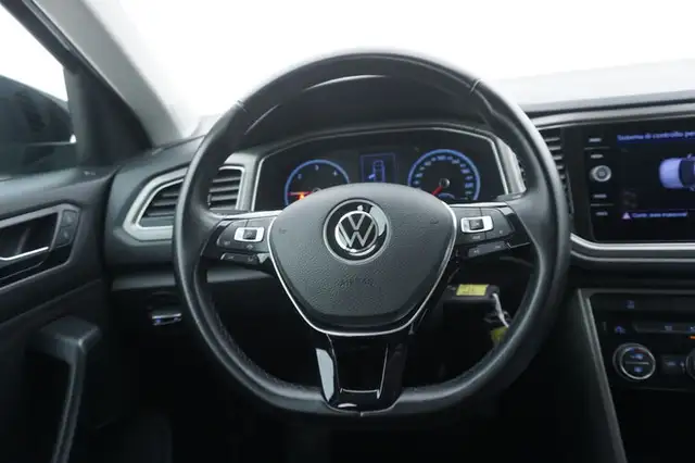 Volkswagen T-Roc view 11