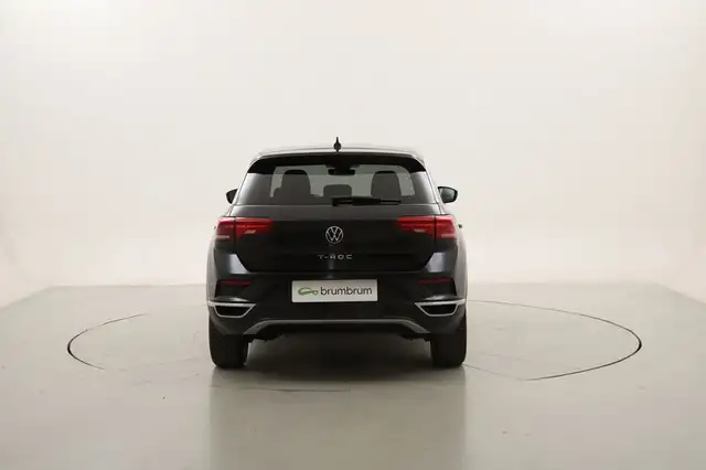 Volkswagen T-Roc view 4