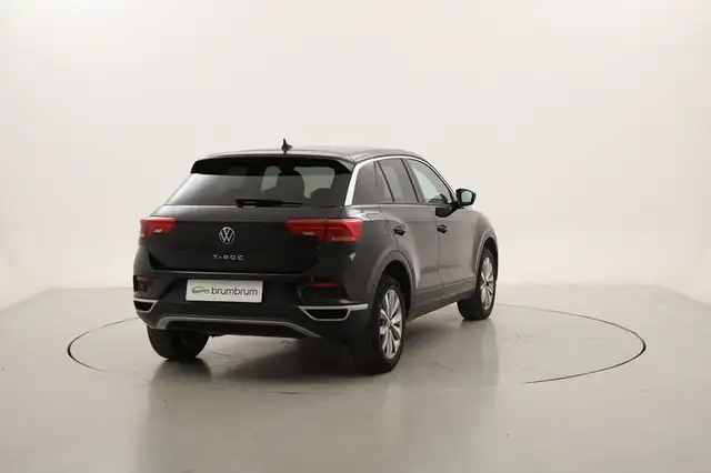 Volkswagen T-Roc view 5