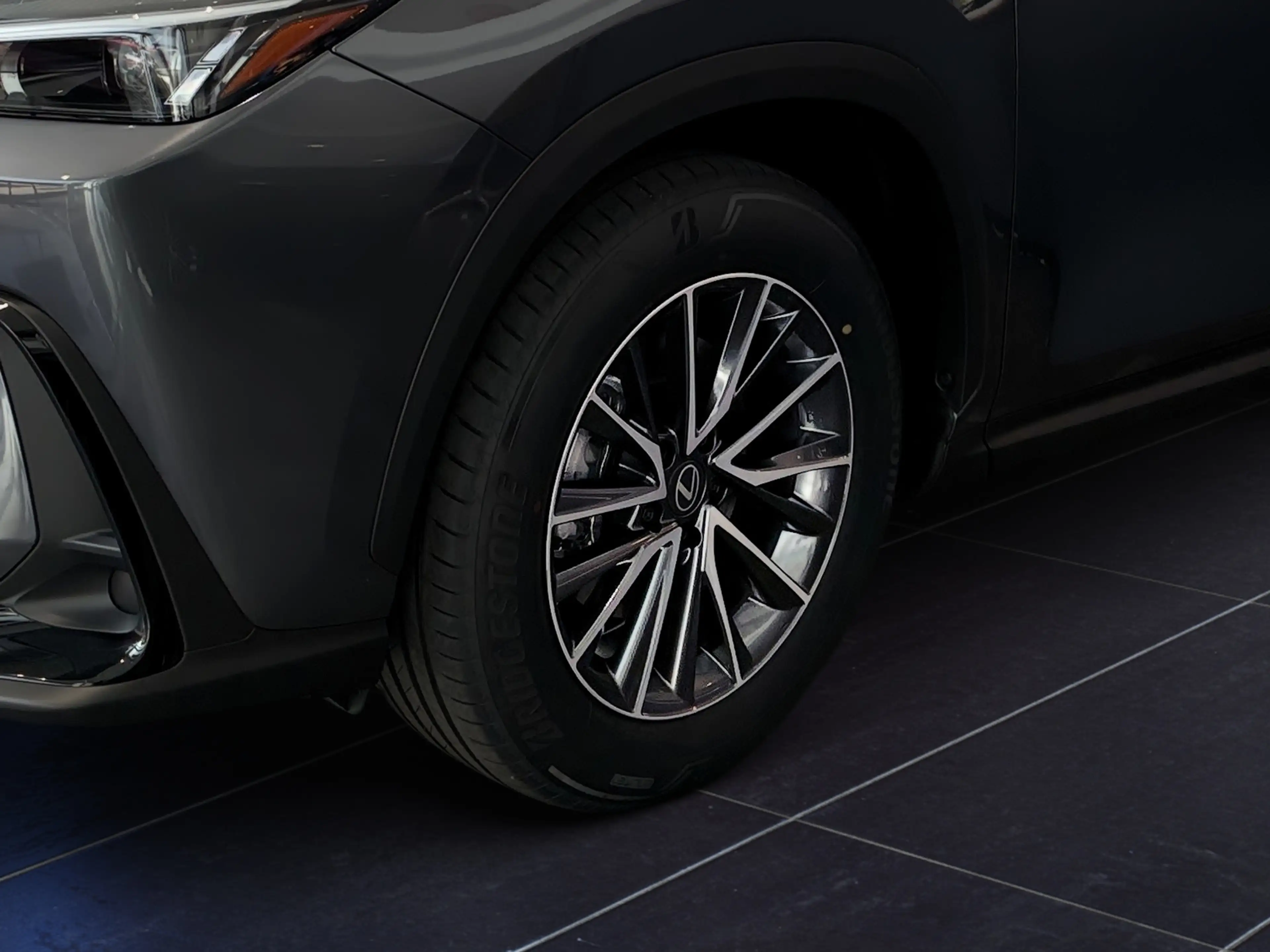Lexus NX 350h NX SUV Comfort 350h FWD — photo 4