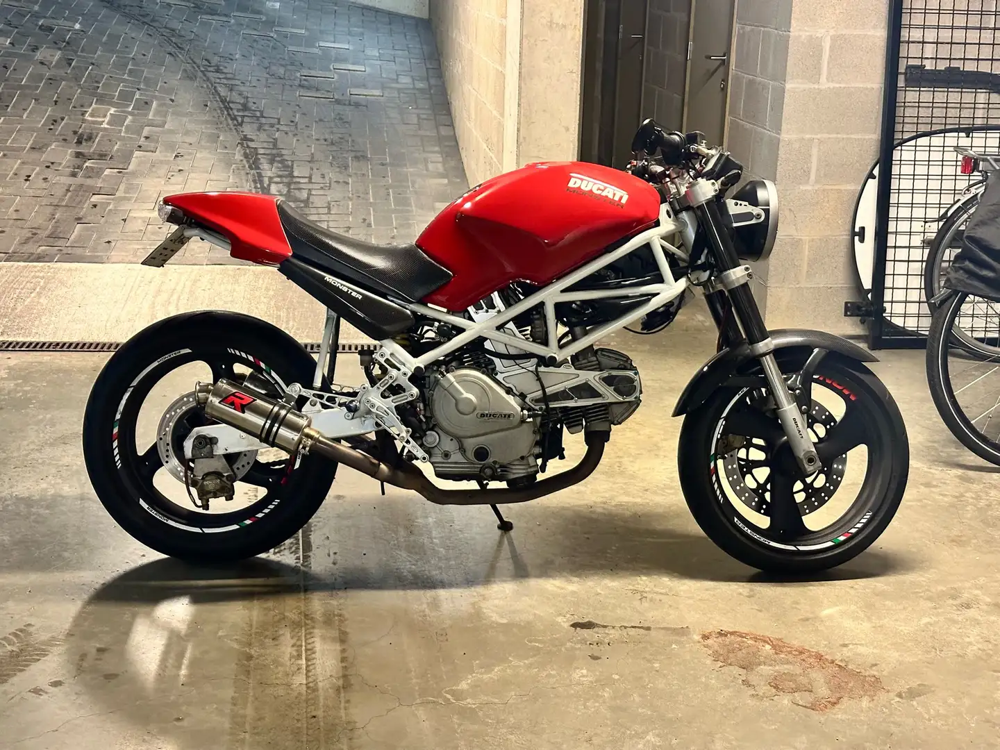 Ducati Monster 600 Dominator GP Piros - 1