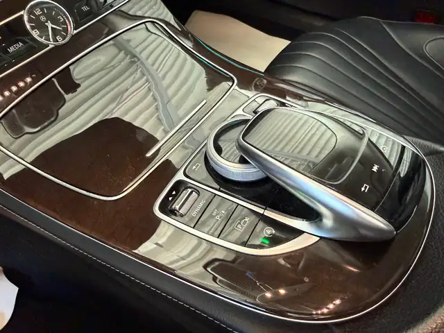 Mercedes-Benz CLS view 13