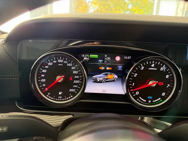 Mercedes-Benz CLS view 25