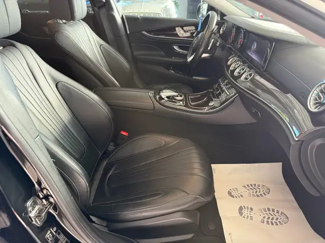 Mercedes-Benz CLS view 9
