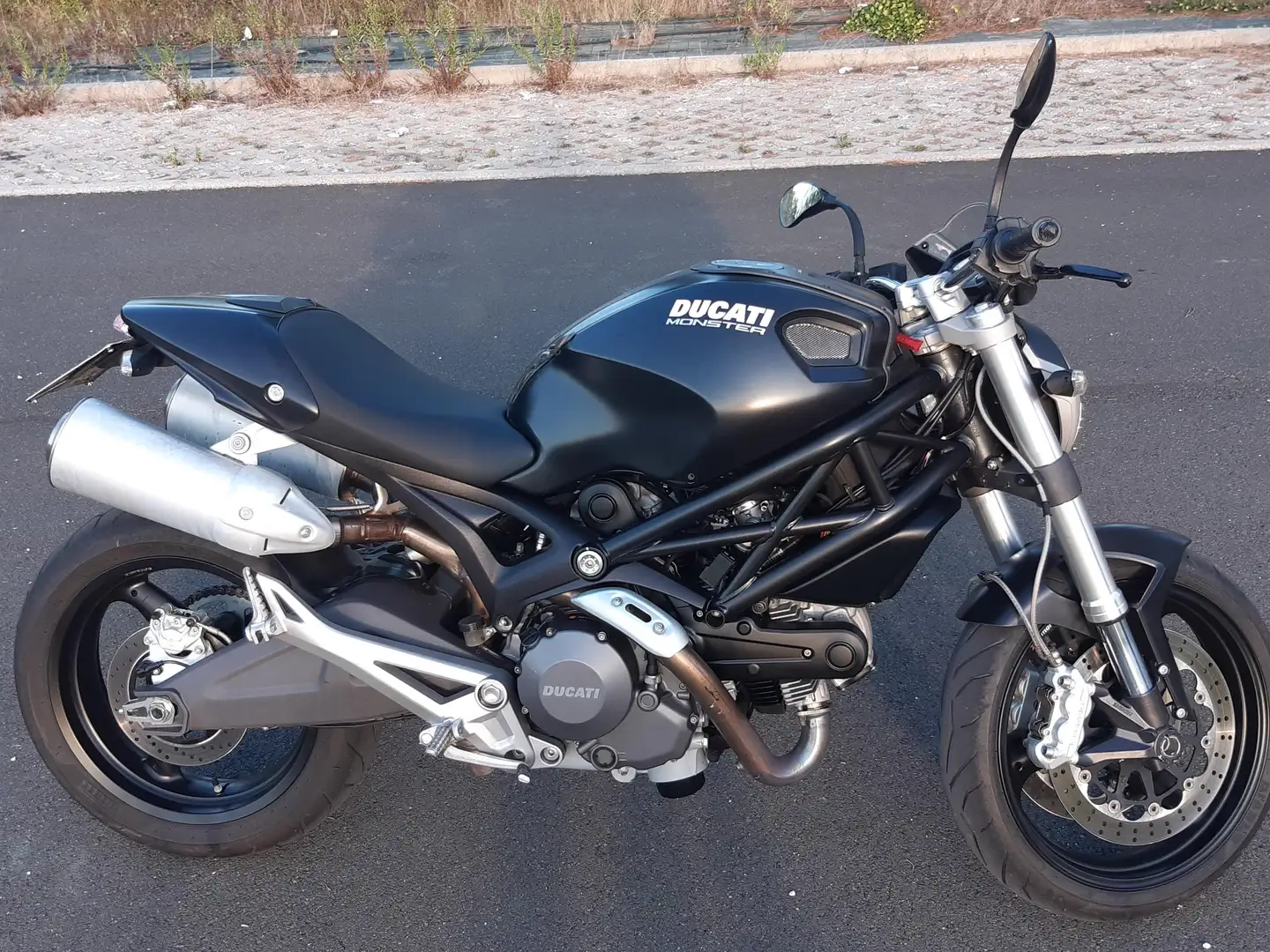 Ducati Monster 696 plus Noir - 2