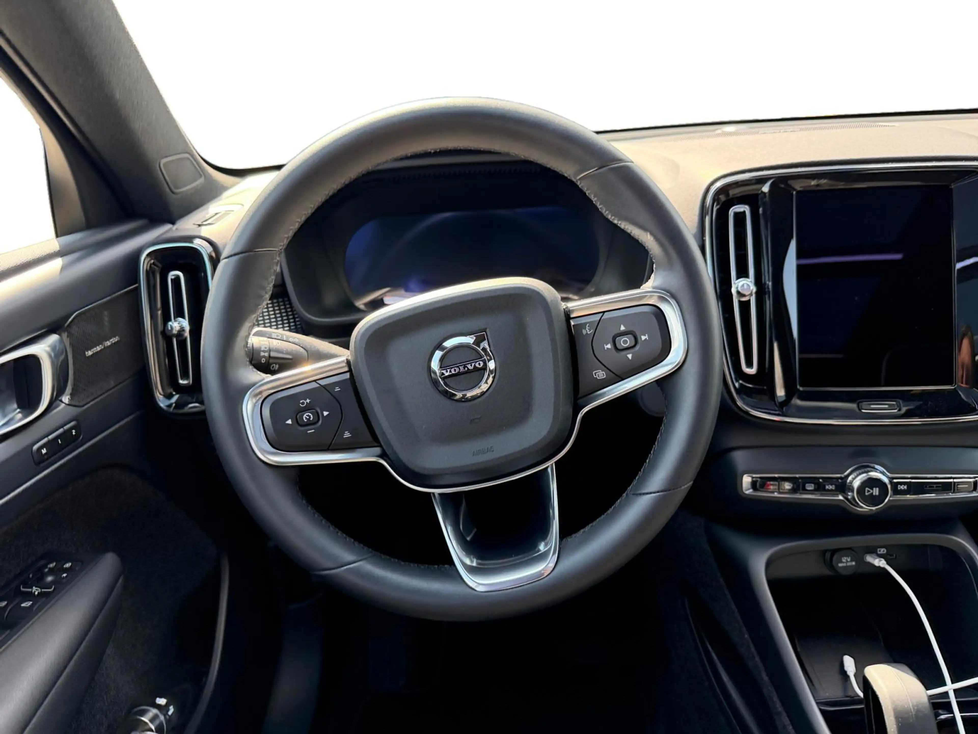 Volvo EX40 Single Motor Ext. Range Plus Bl. Ed. Europa 82 kWh — photo 14