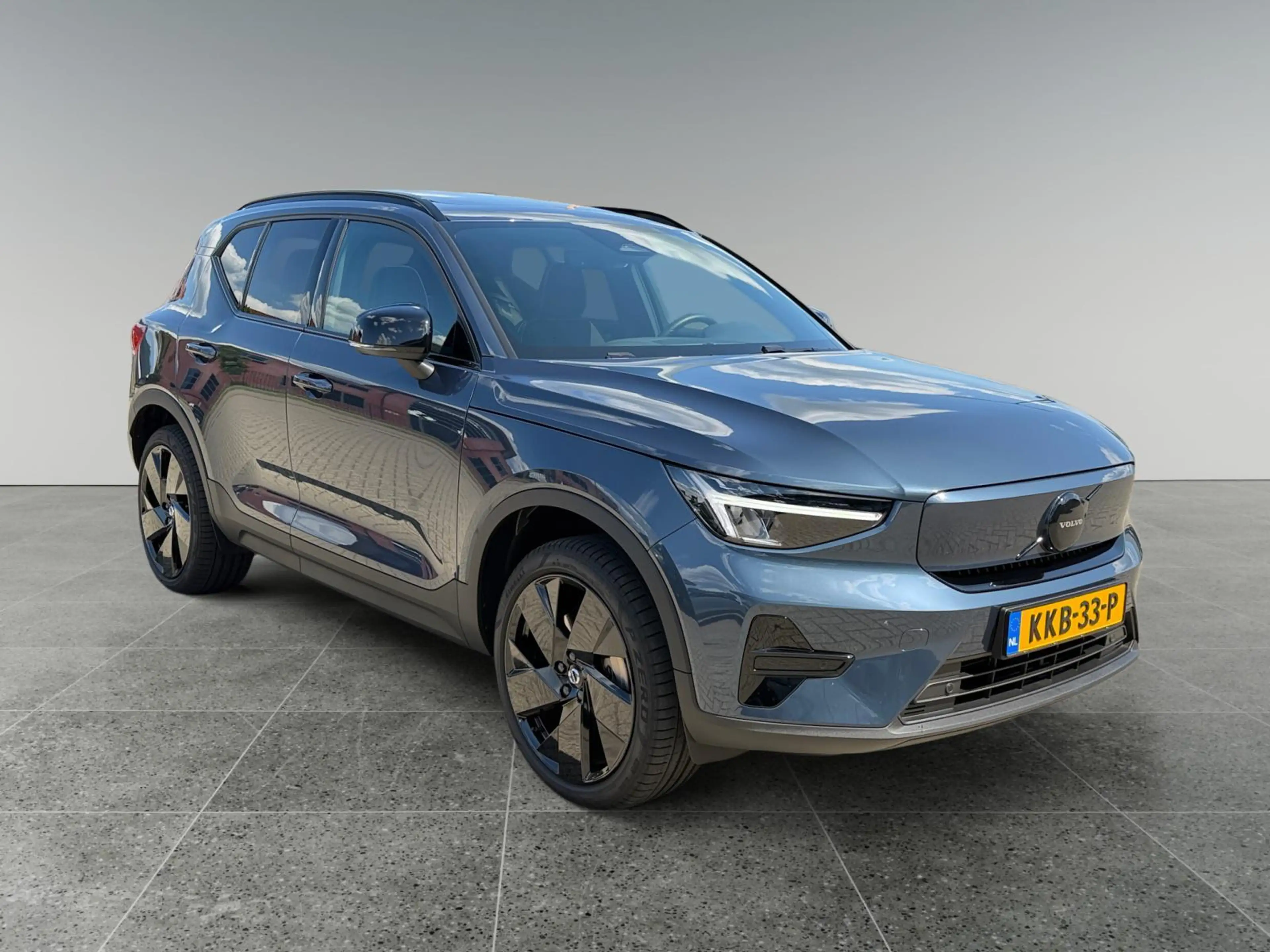Volvo EX40 Single Motor Ext. Range Plus Bl. Ed. Europa 82 kWh — photo 3