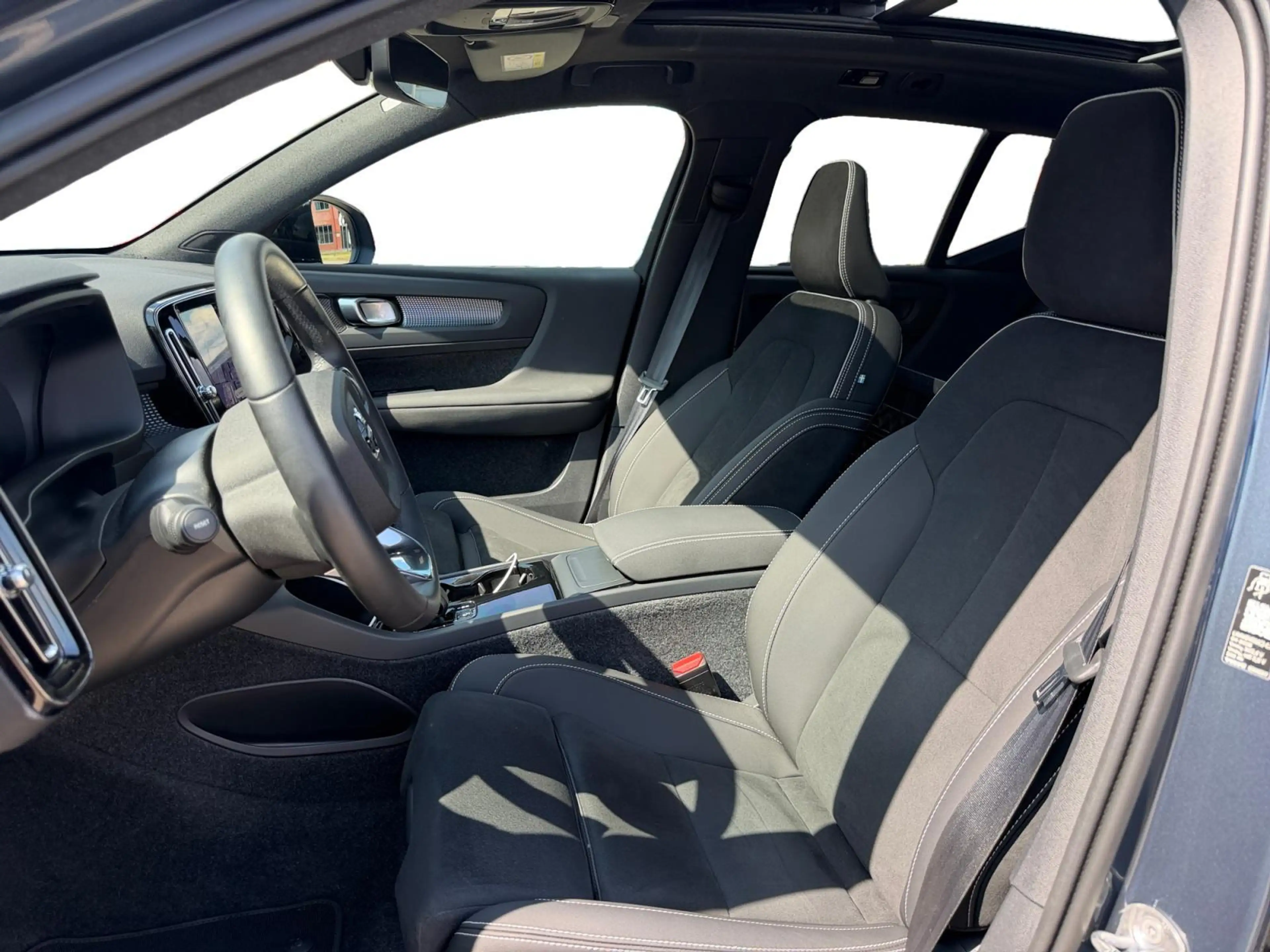 Volvo EX40 Single Motor Ext. Range Plus Bl. Ed. Europa 82 kWh — photo 4
