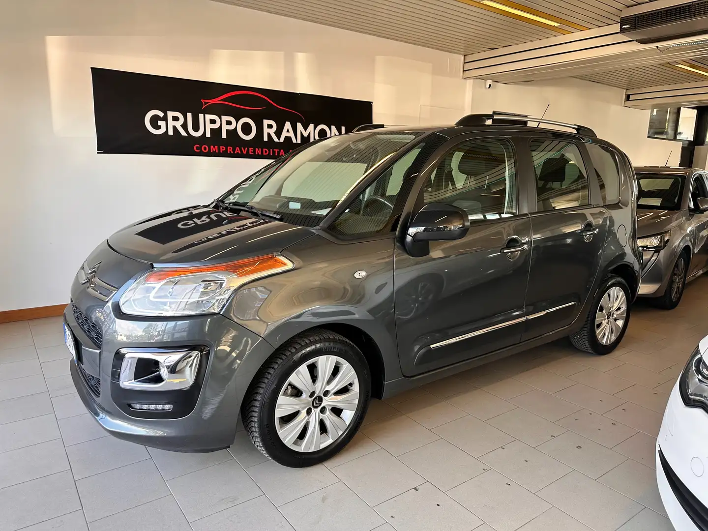 Citroen C3 C3 Picasso 1.2 puretech Exclusive 110cv my16 Grijs - 1