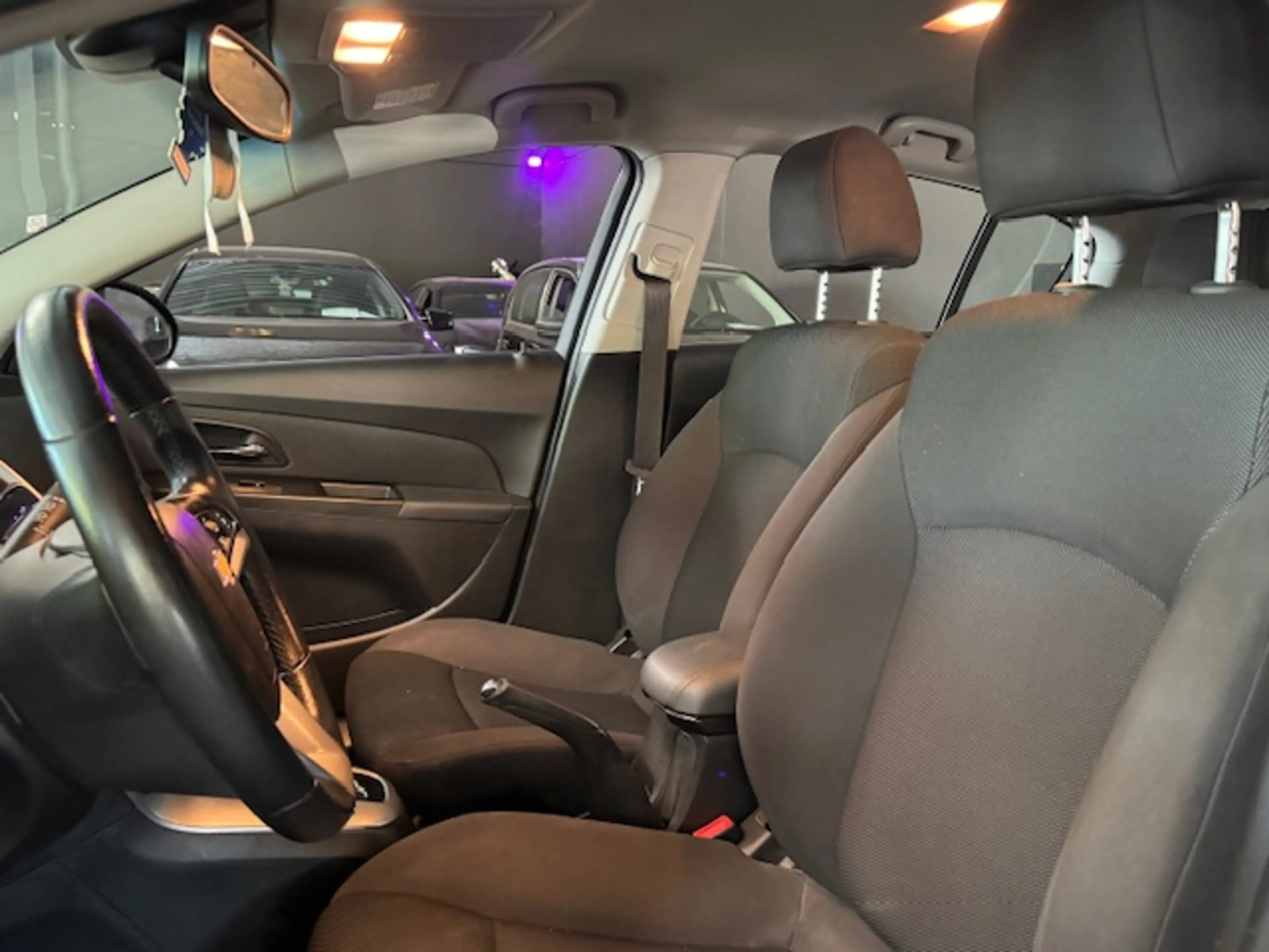 Chevrolet Cruze 1.8i - AUTOMATIQUE - A/C - RADIO CD/USB/AUX — photo 11