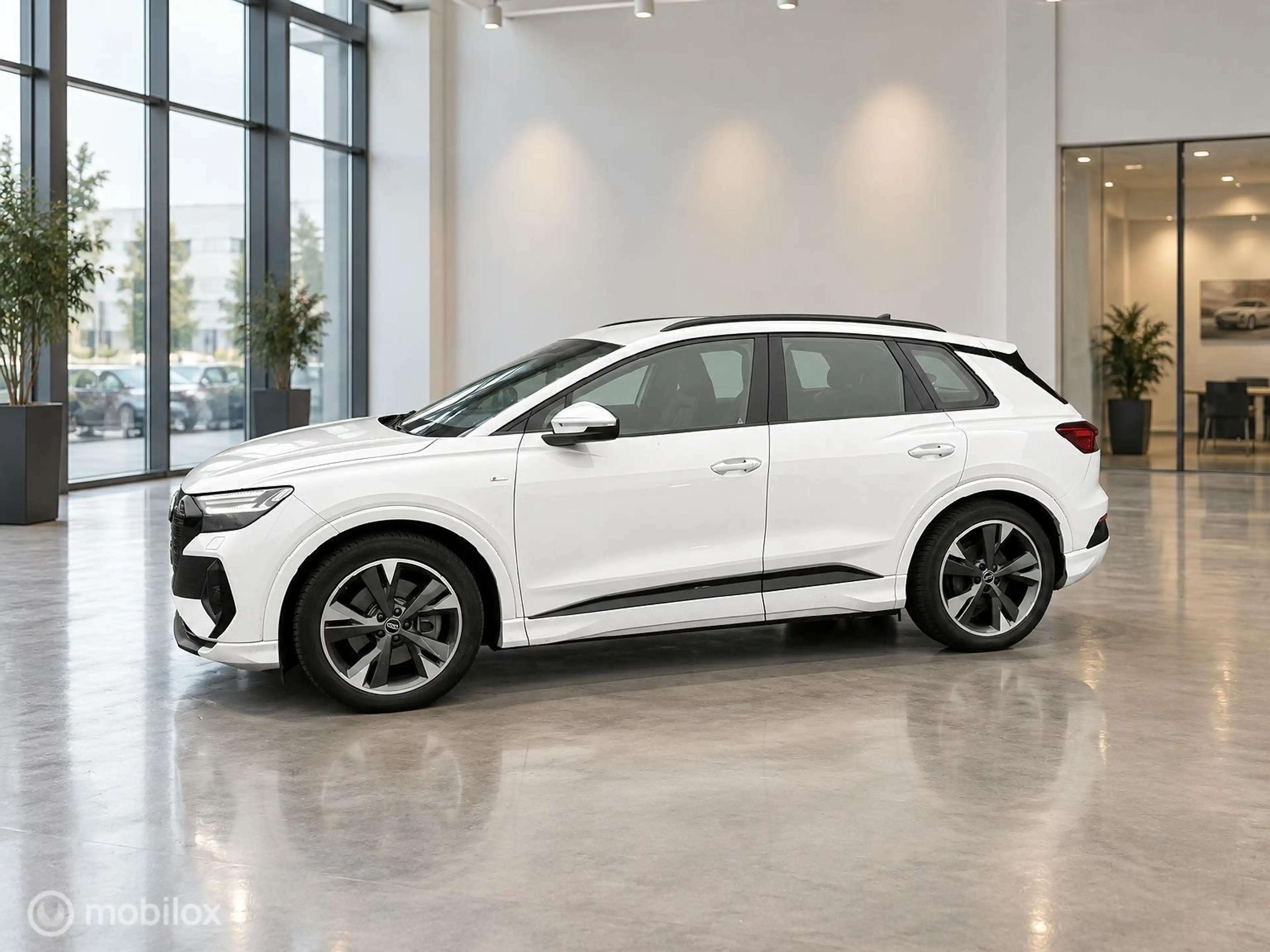 Audi Q4 e-tron 40 Launch edition S Competition 77 kWh | SOH 90% | — photo 4