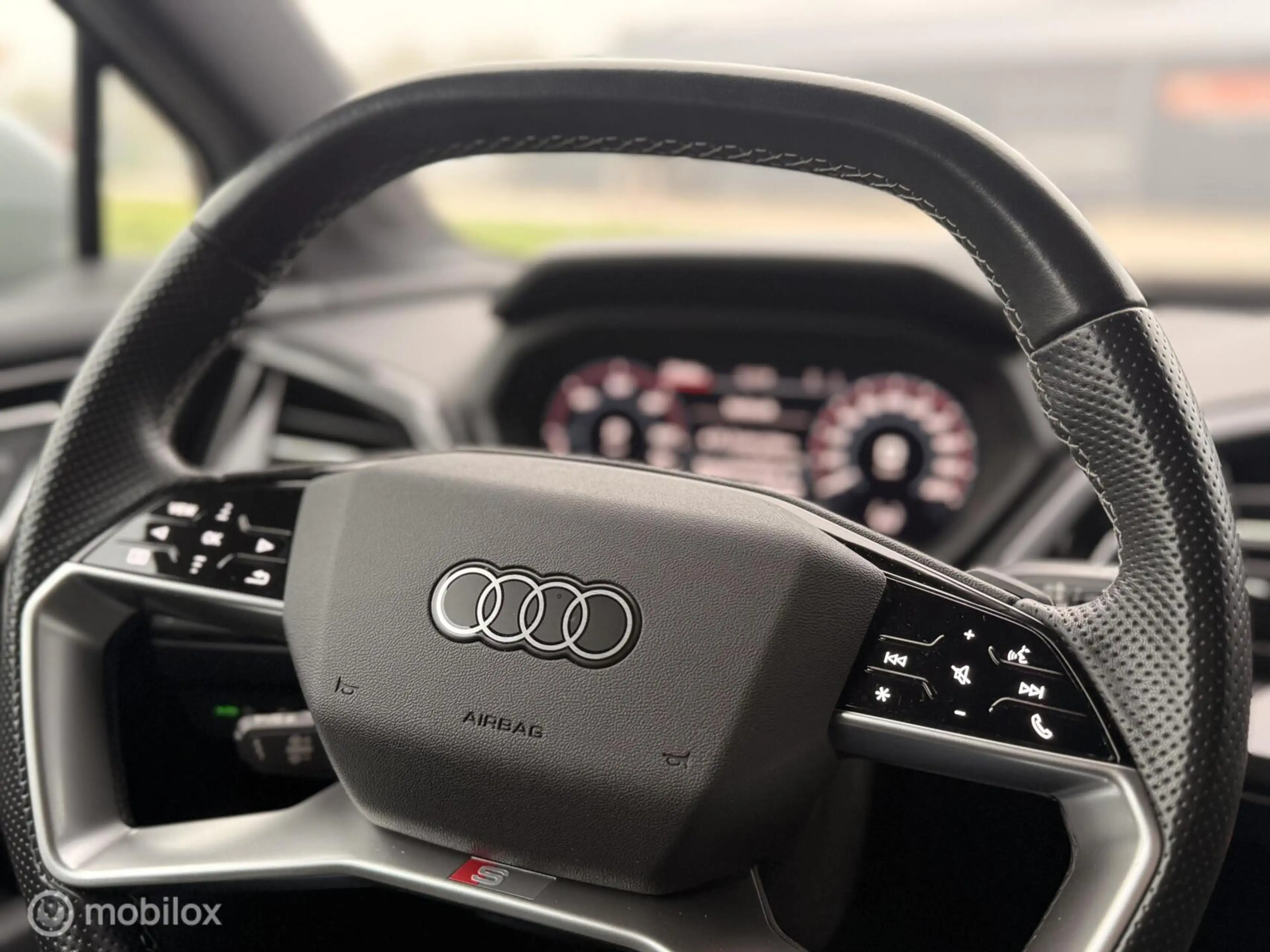 Audi Q4 e-tron 40 Launch edition S Competition 77 kWh | SOH 90% | — photo 23