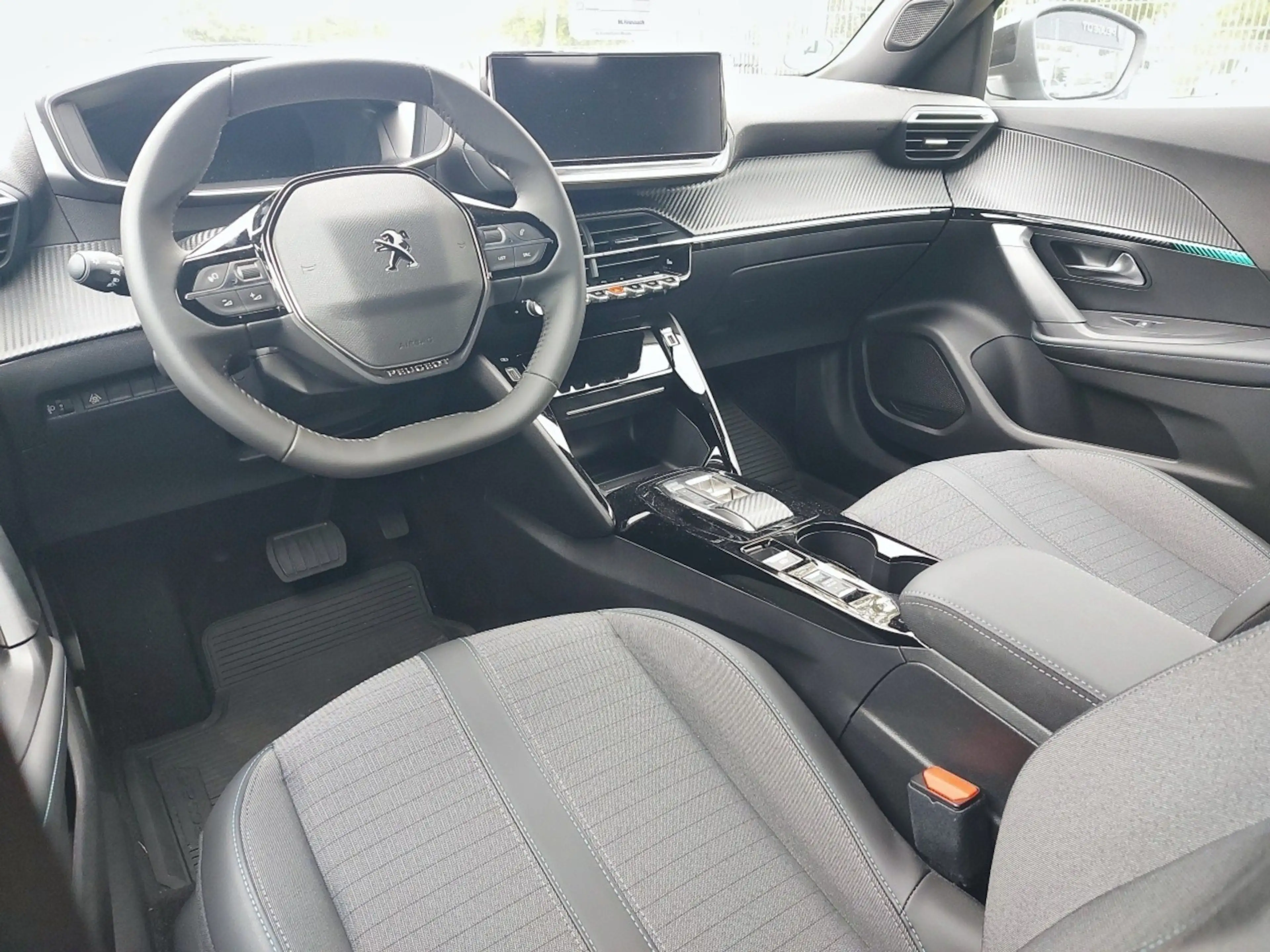 Peugeot e-2008 Allure 136 — photo 8