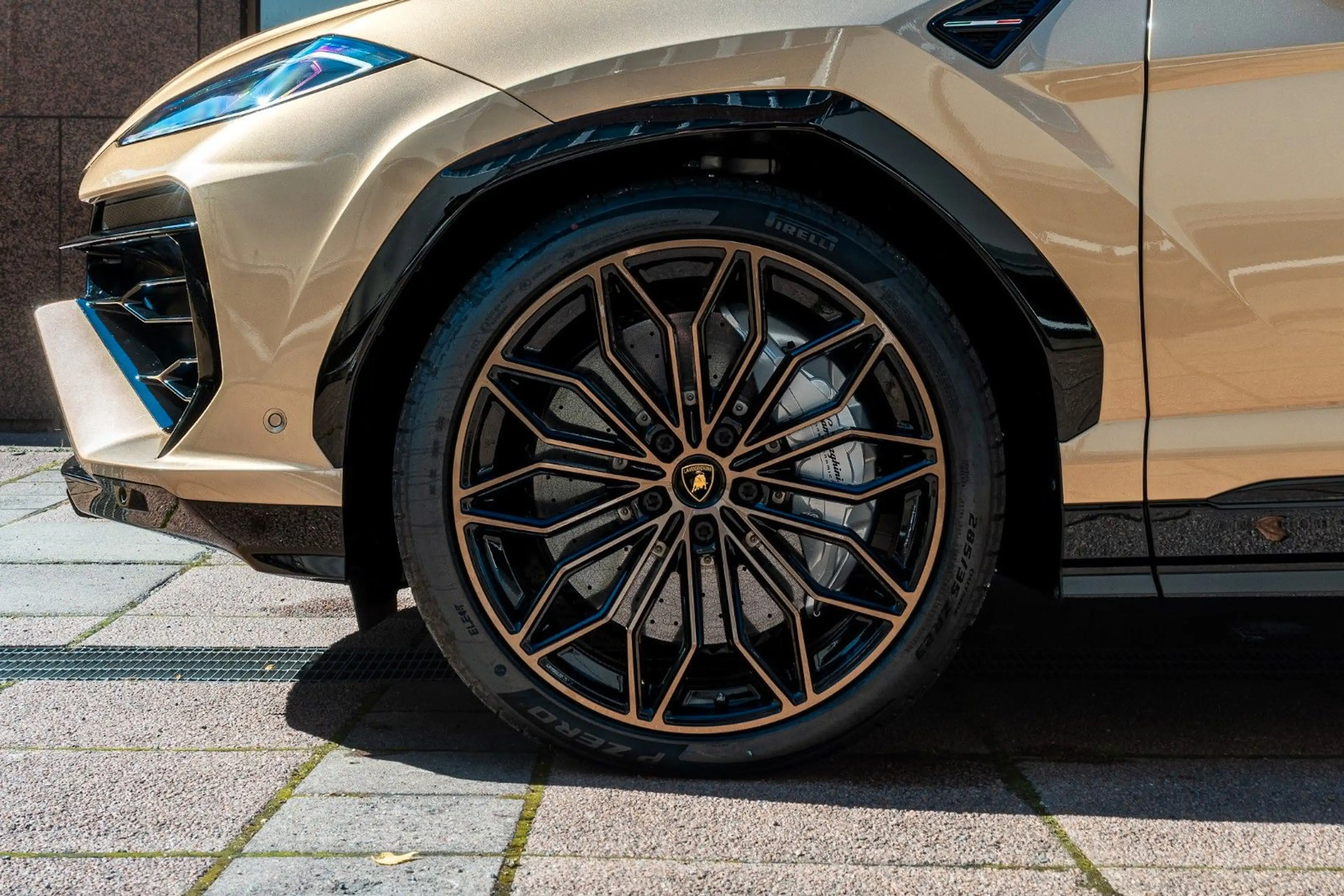 Lamborghini Urus 4.0 V8 SE — photo 9