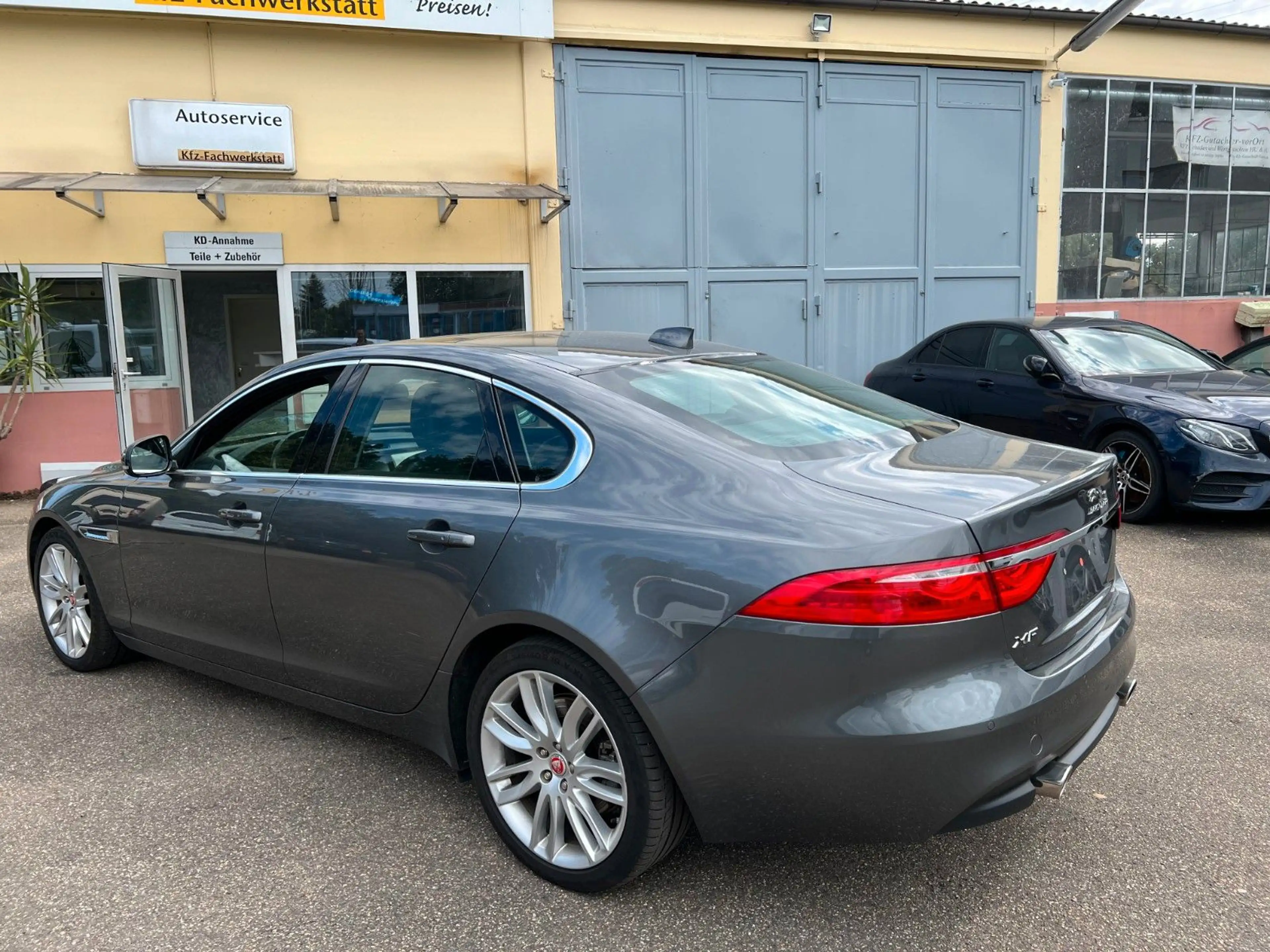 Jaguar XF 30d 300PS *PANO*KAMERA*WIDESCREEN* — photo 11