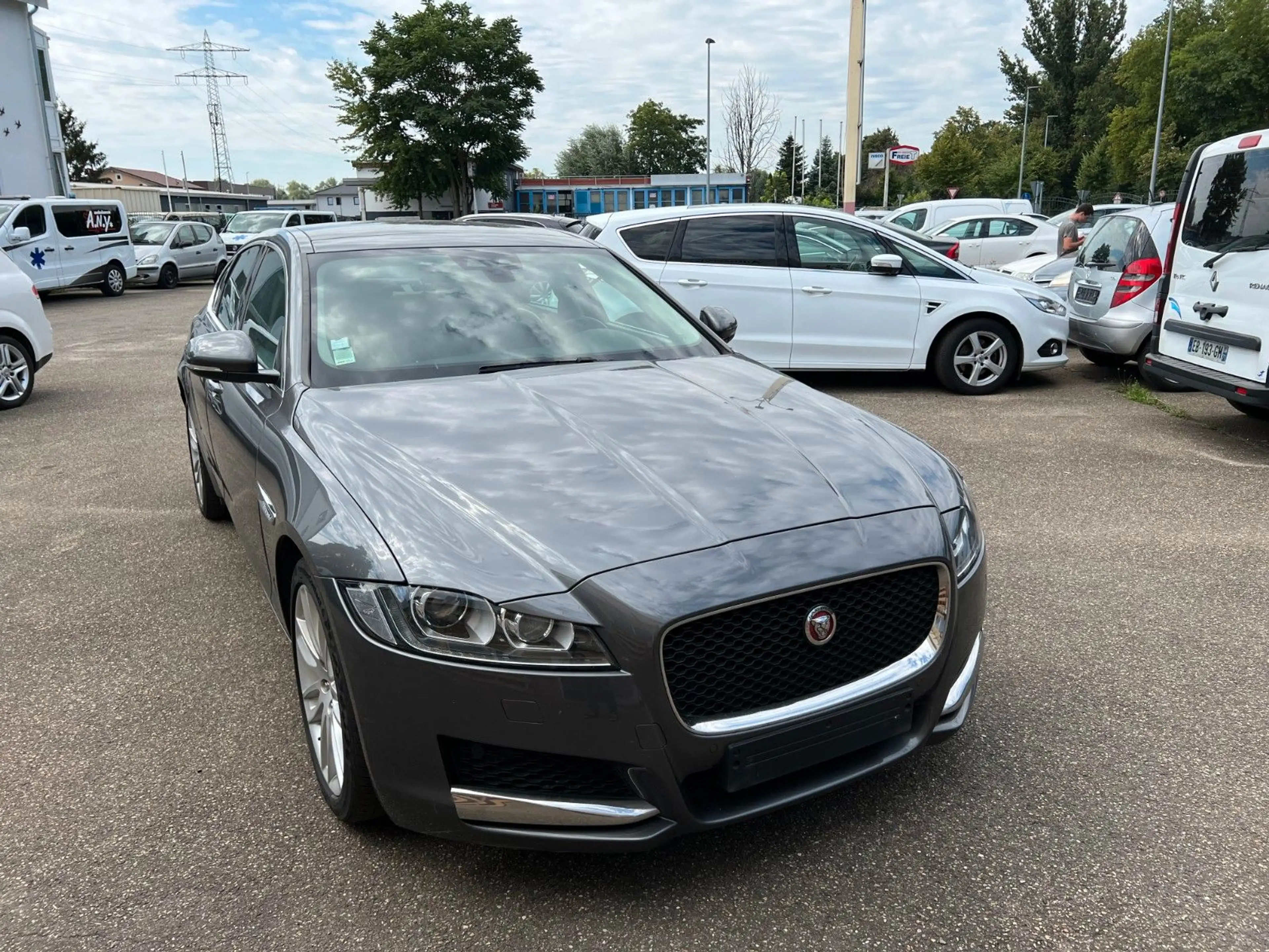 Jaguar XF 30d 300PS *PANO*KAMERA*WIDESCREEN* — photo 5