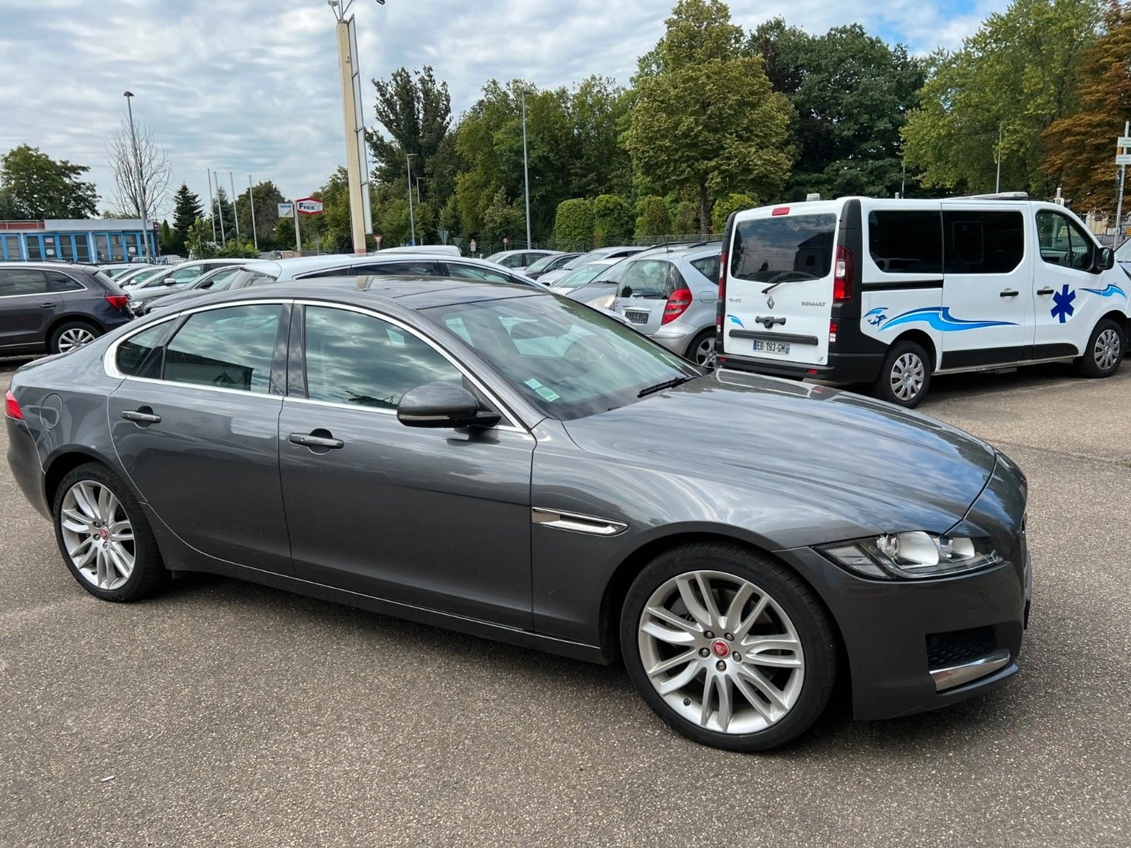 Jaguar XF 30d 300PS *PANO*KAMERA*WIDESCREEN* — photo 7