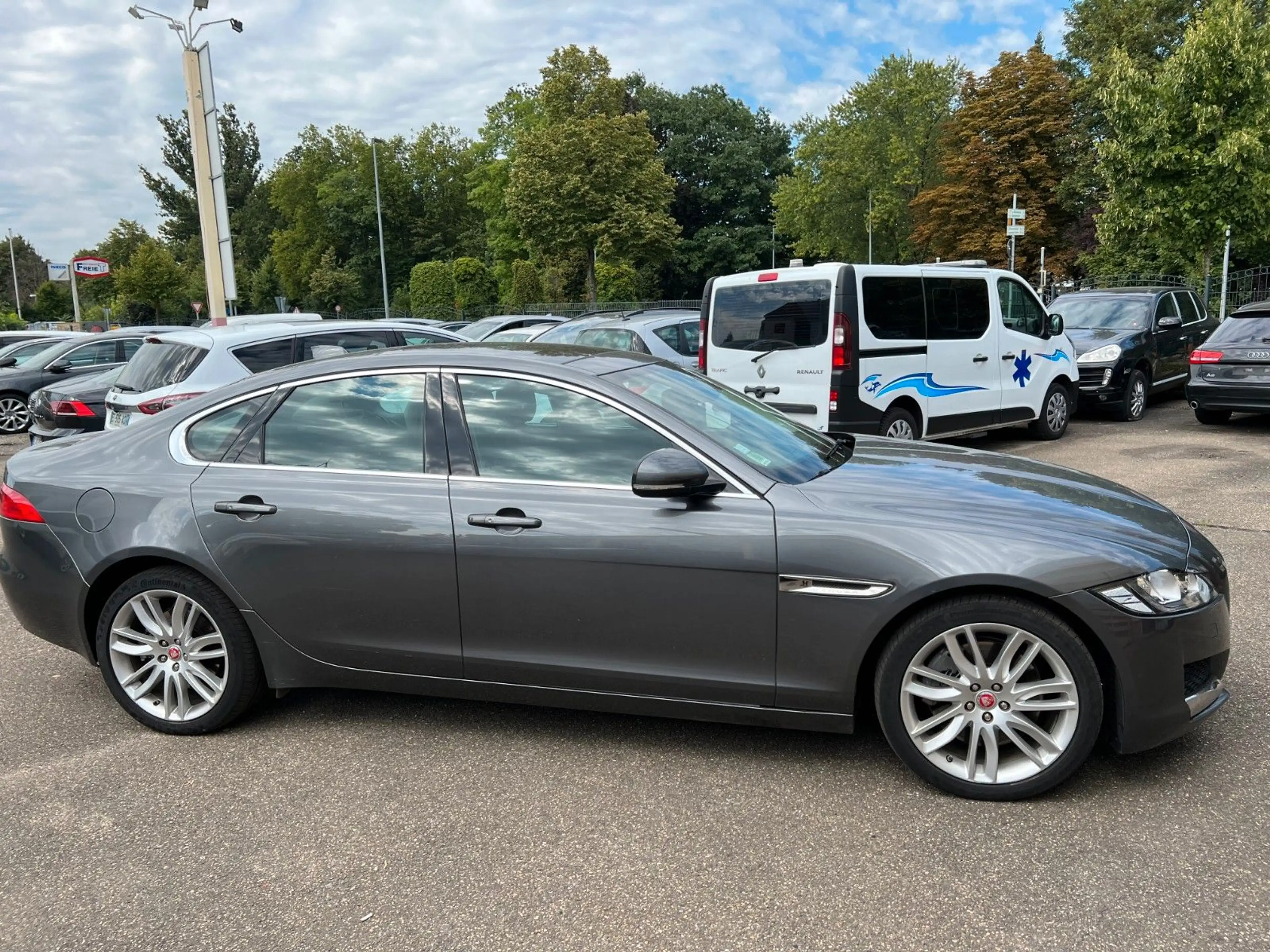 Jaguar XF 30d 300PS *PANO*KAMERA*WIDESCREEN* — photo 8
