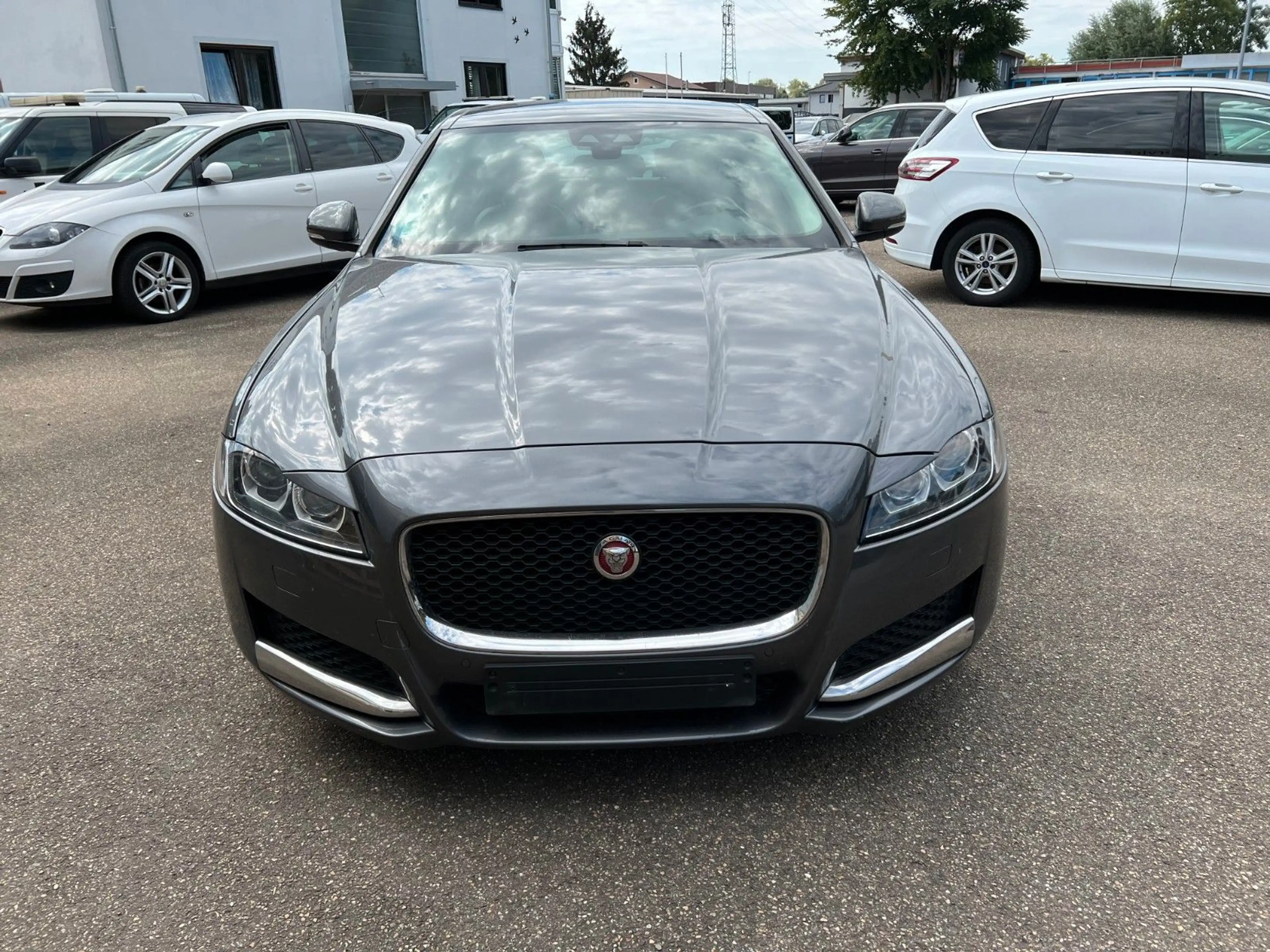Jaguar XF 30d 300PS *PANO*KAMERA*WIDESCREEN* — photo 4