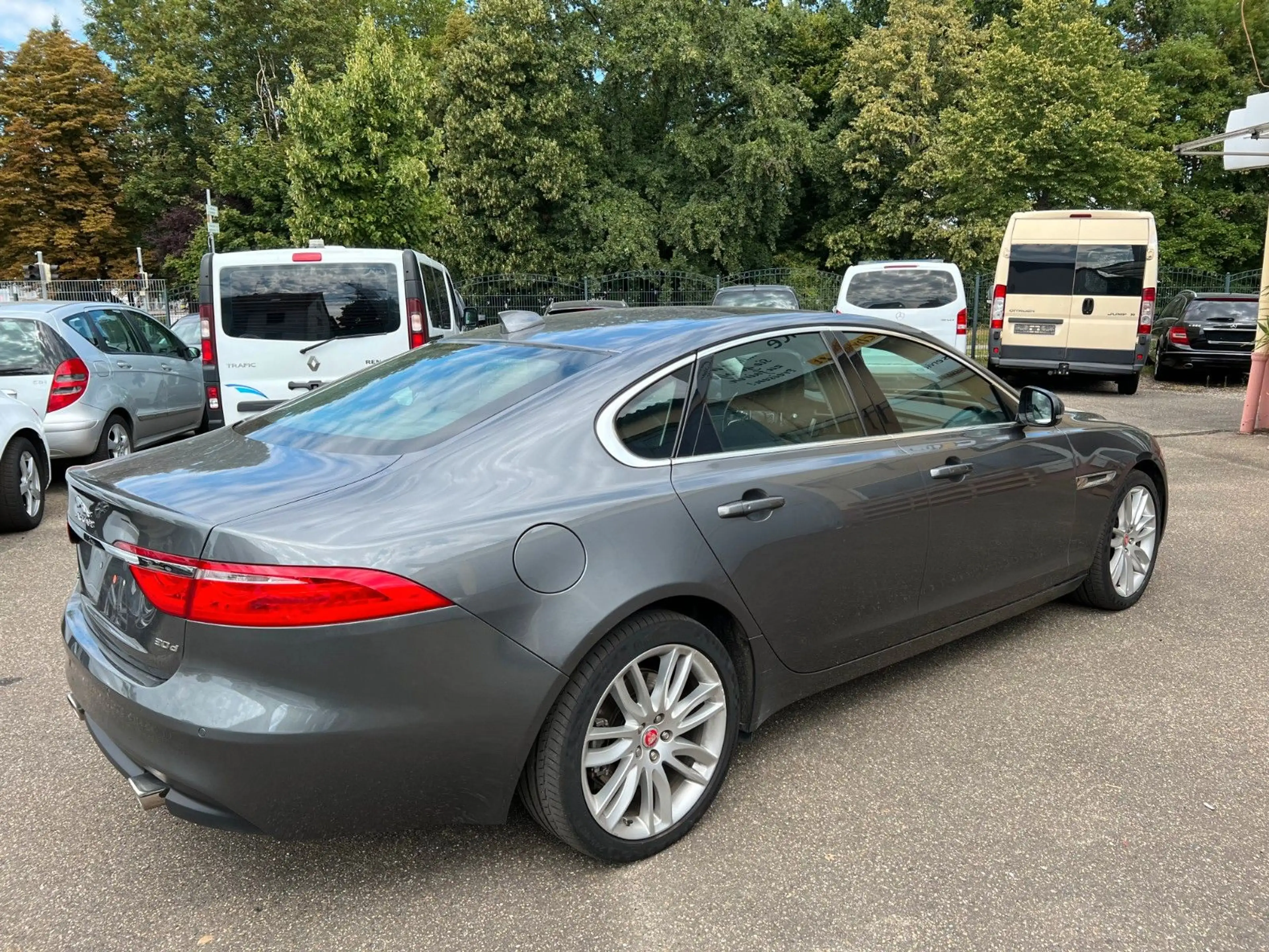 Jaguar XF 30d 300PS *PANO*KAMERA*WIDESCREEN* — photo 9