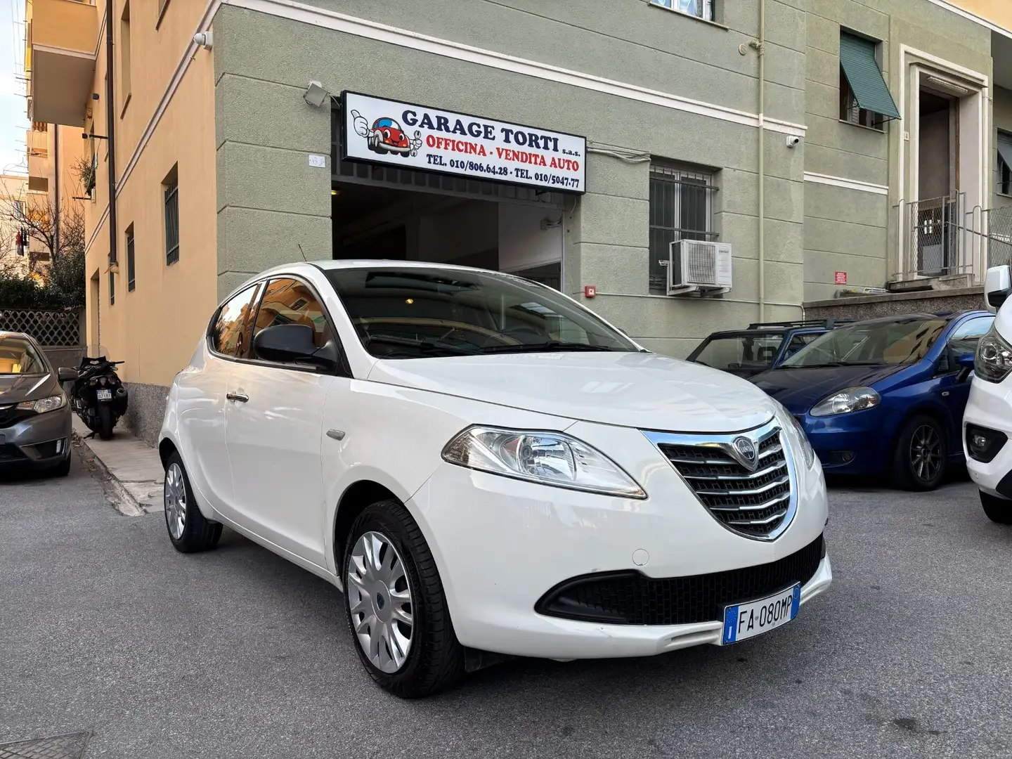 Lancia Ypsilon Ypsilon 1.2 69 CV 5 porte Silver 5 POSTI Bianco - 1