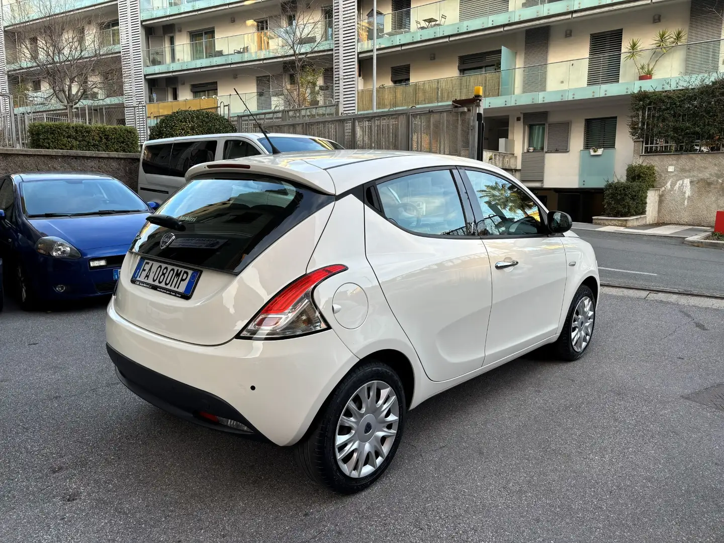 Lancia Ypsilon Ypsilon 1.2 69 CV 5 porte Silver 5 POSTI Bianco - 2